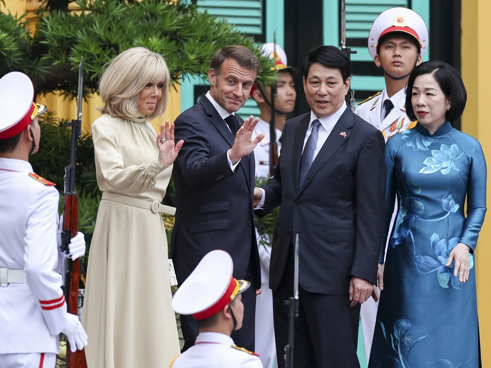 Francúzsky prezident Emmanuel Macron počas návštevy Vietnamu.