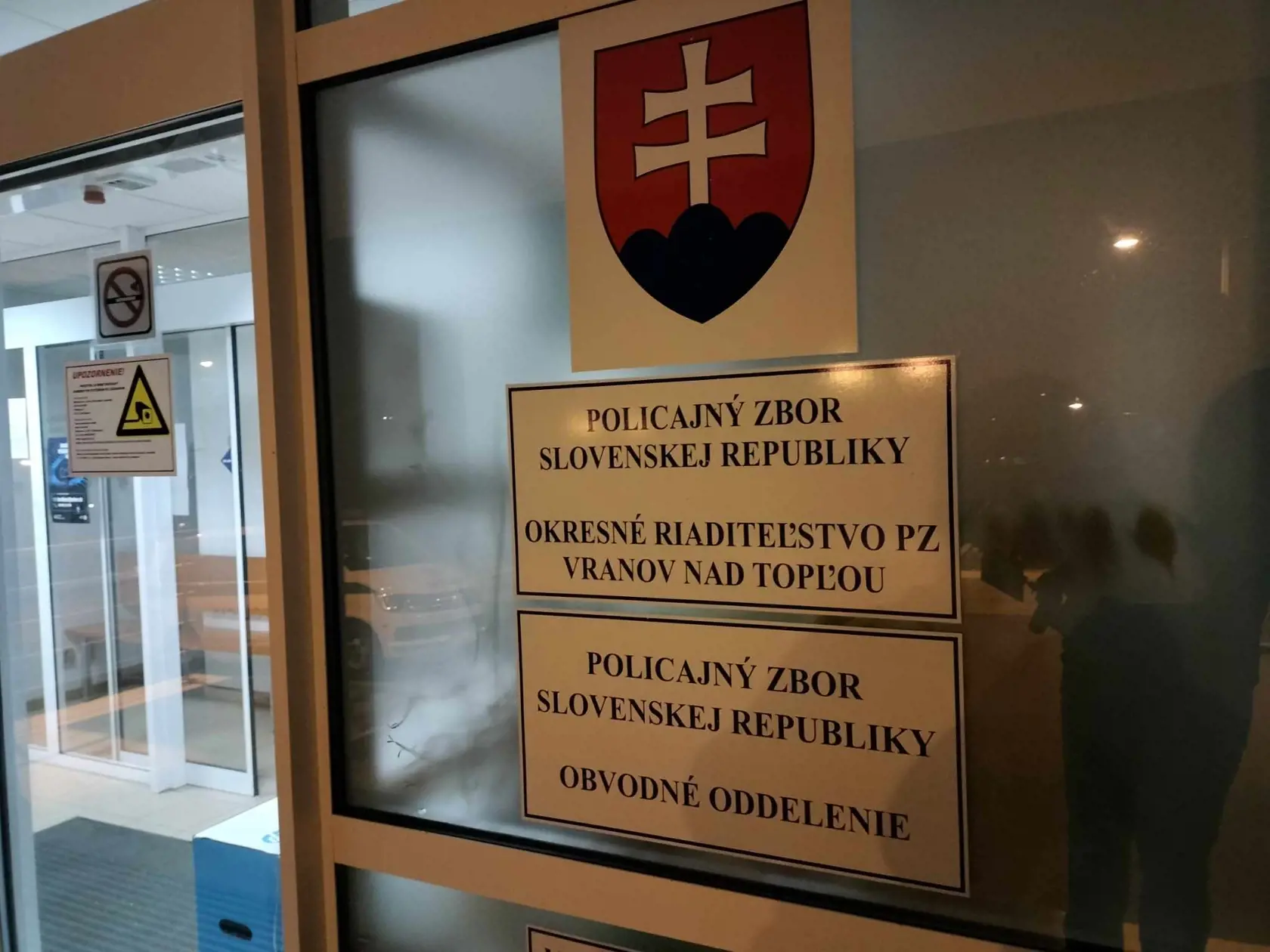 V byte na Školskej ulici vo Vranove nad Topľou našli telo mŕtvej ženy. Policajná stanica vo Vranove nad Topľou.