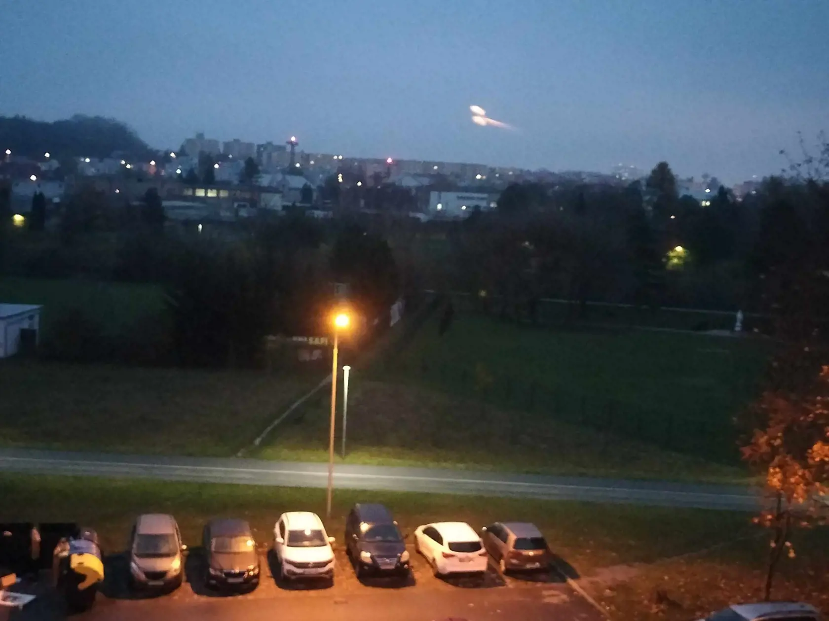 V byte na Školskej ulici vo Vranove nad Topľou našli telo mŕtvej ženy.