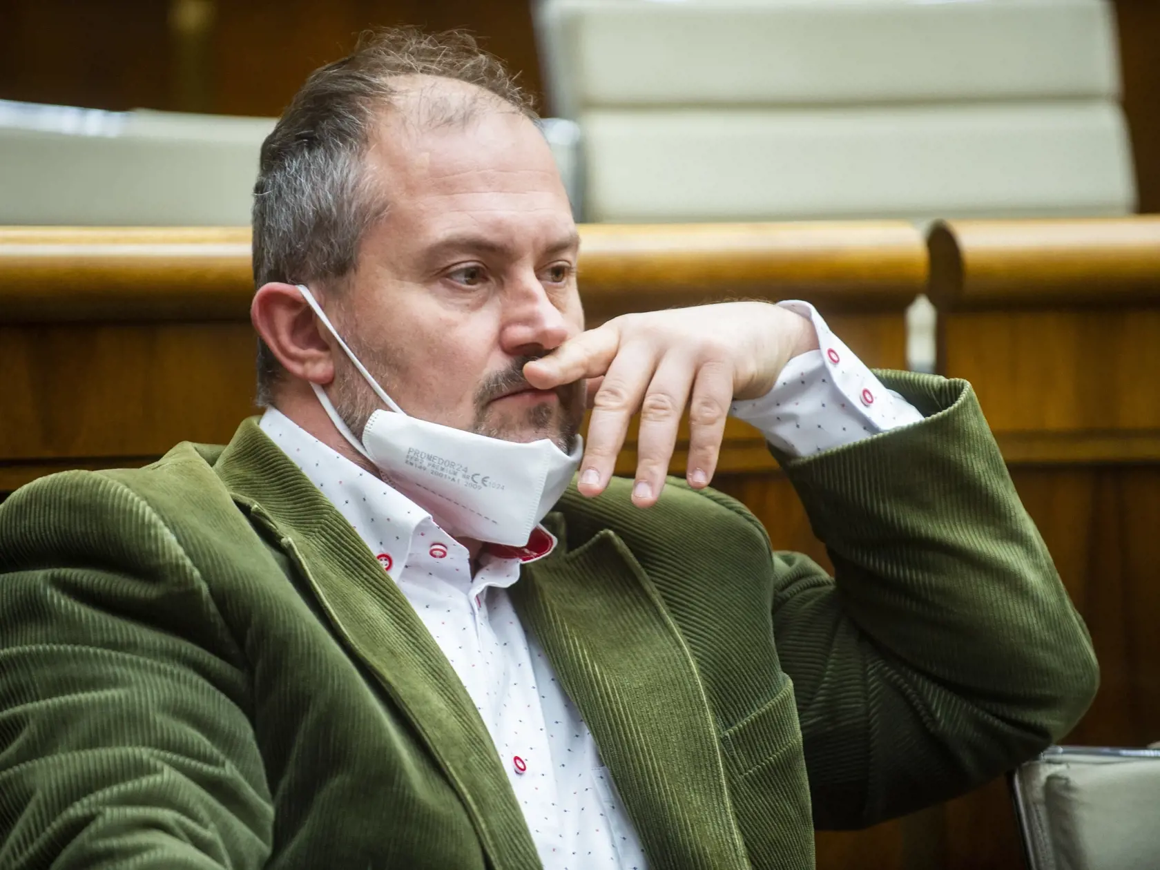 Na snímke je poslanec NR SR Marian Kotleba (ĽSNS) počas rokovania.