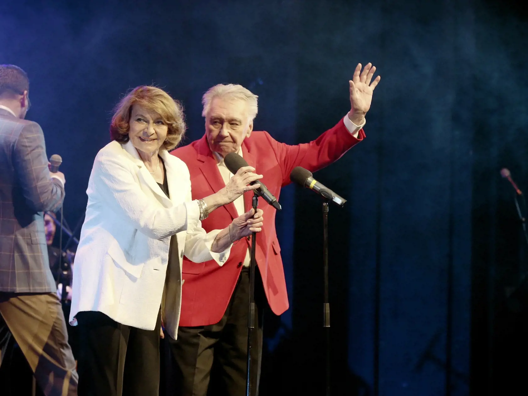 Doma nesedia. Simonová dnes vystupuje po boku Josefa Zímu.
