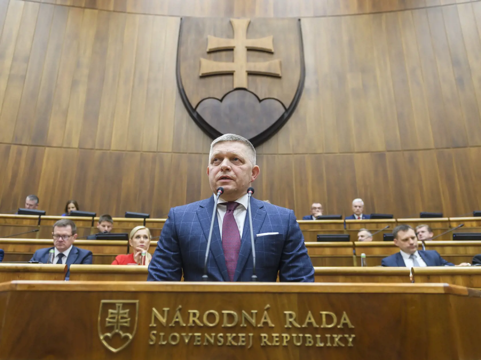 Na snímke predseda vlády SR Robert Fico (Smer-SD) vystupuje počas 3. chôdze NRSR k Programovému vyhláseniu vlády (PVV) SR v Bratislave 14. novembra 2023.