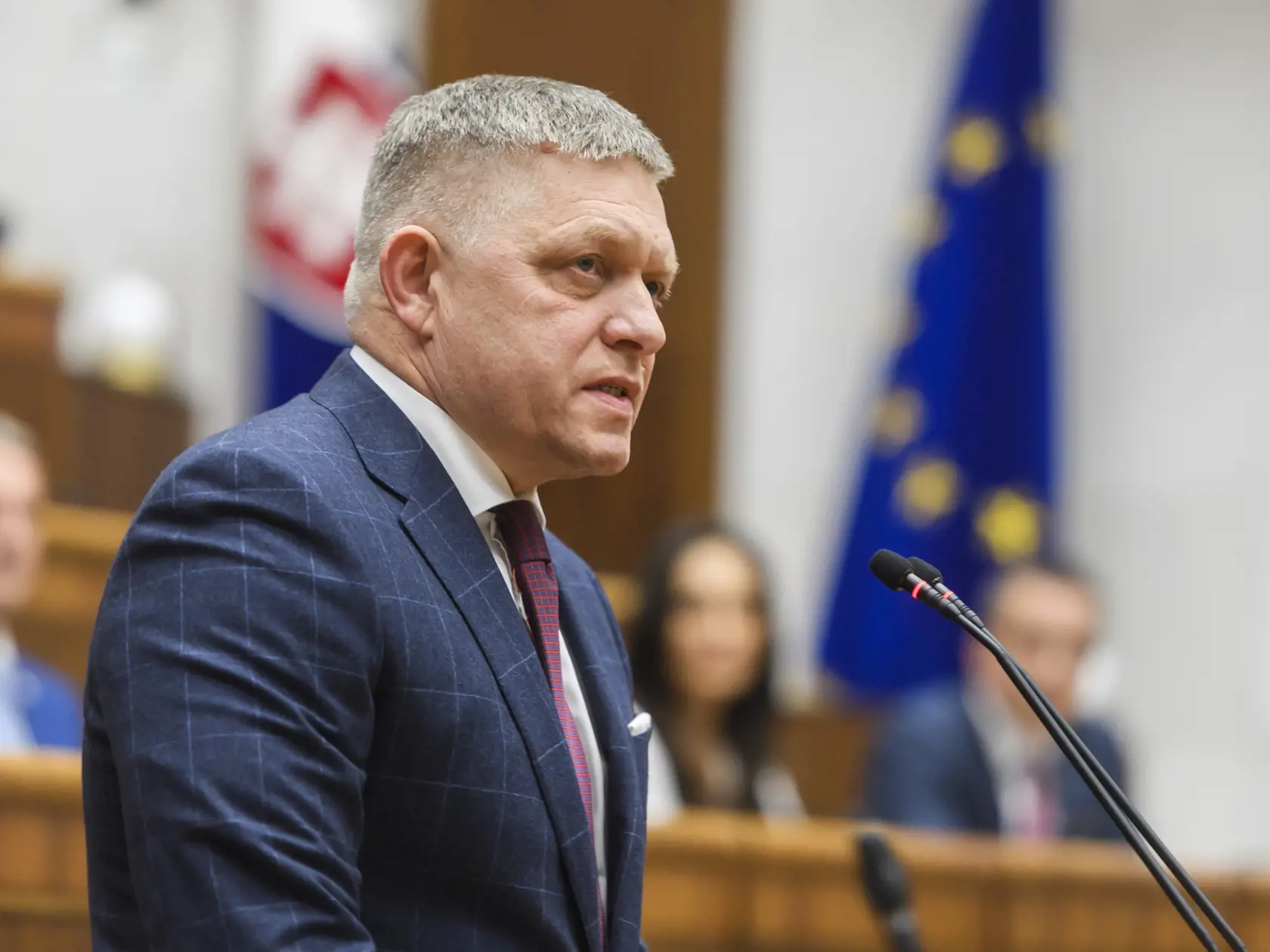 Na snímke predseda vlády SR Robert Fico (Smer-SD) vystupuje počas 3. chôdze NRSR k Programovému vyhláseniu vlády (PVV) SR v Bratislave 14. novembra 2023.