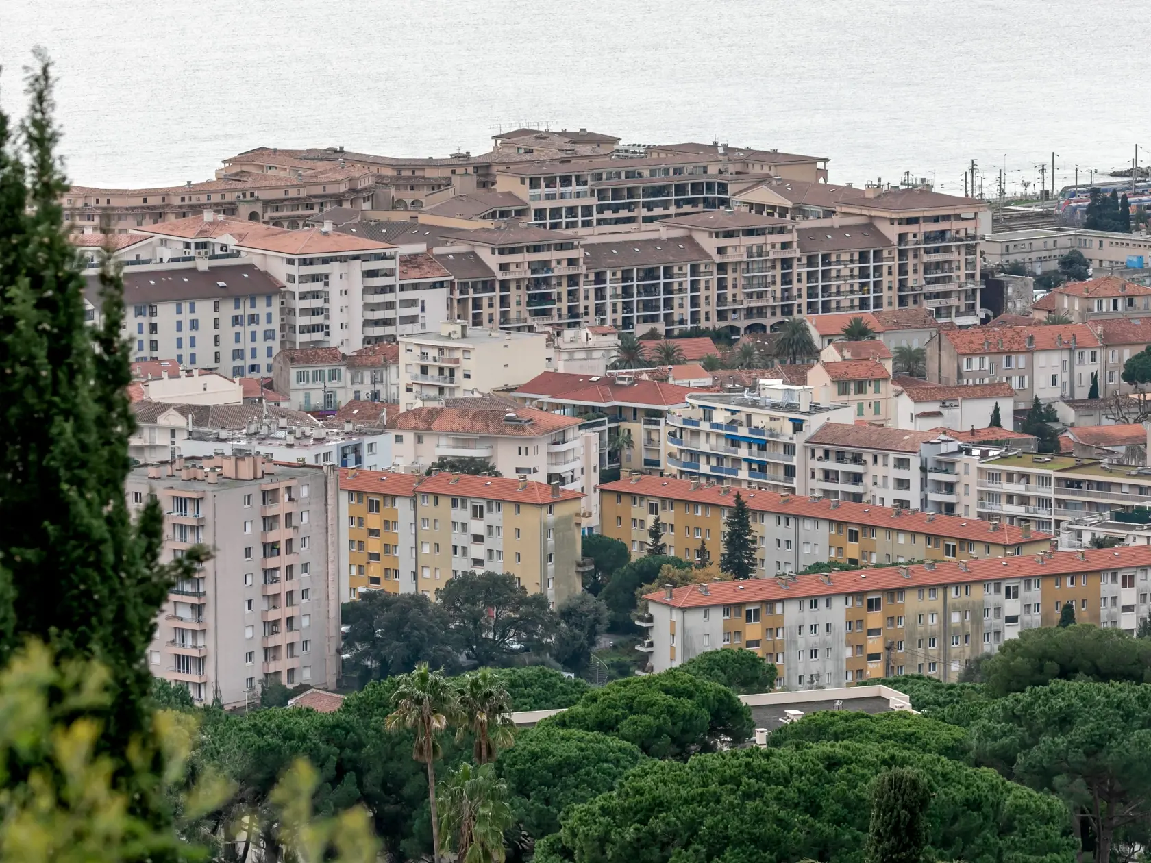 Na snímke štvrť Bocca v Cannes, kde si svoju vilu kúpil aj bývalý minister Ján Počiatek. 
