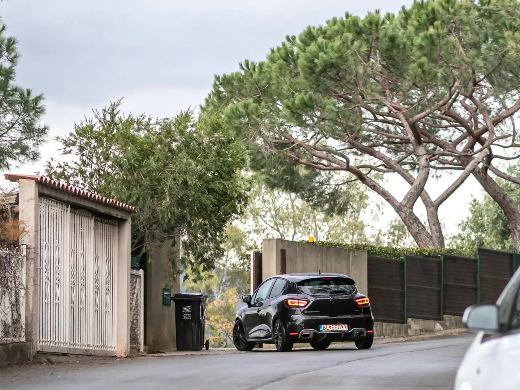 Na snímke vila v štvrti Bocca v Cannes, ktorú si kúpil Ján Počiatek. 