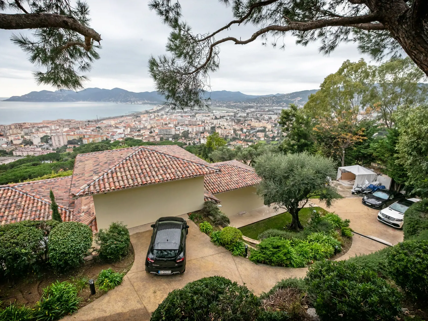 Na snímke vila v štvrti Bocca v Cannes, ktorú si kúpil Ján Počiatek. 