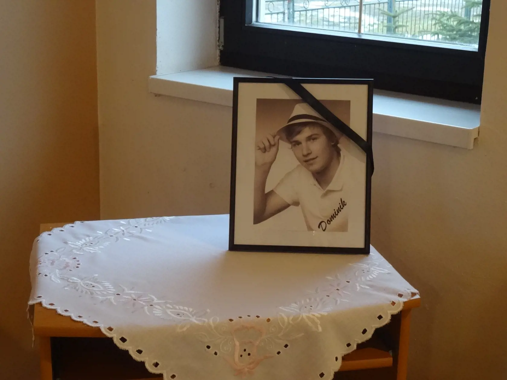 Pohreb Dominika. Rodina nikdy nepredpokladala, že maturitné foto skončí na jeho poslednej rozlúčke.