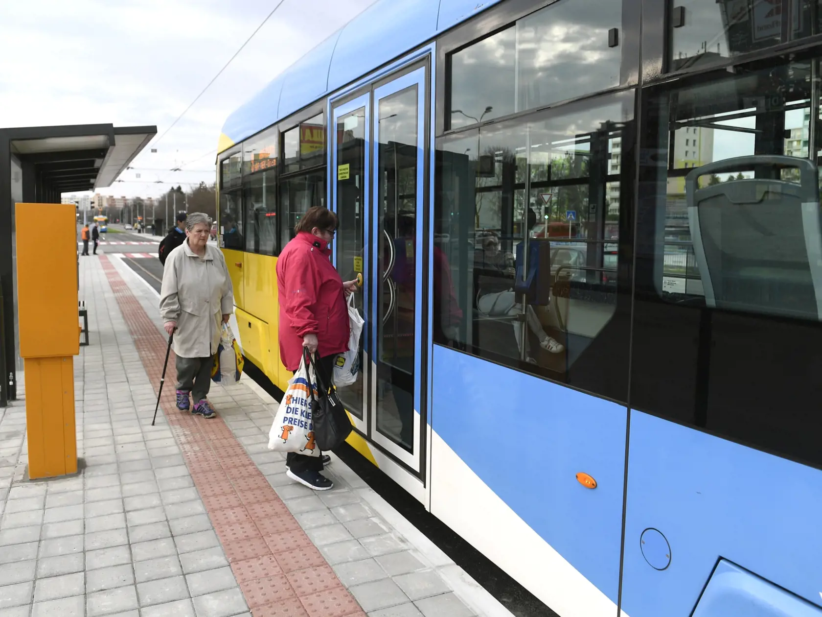 Cestujúci košickou mestskou hromadnou dopravou si od júna tohto roka priplatia.
