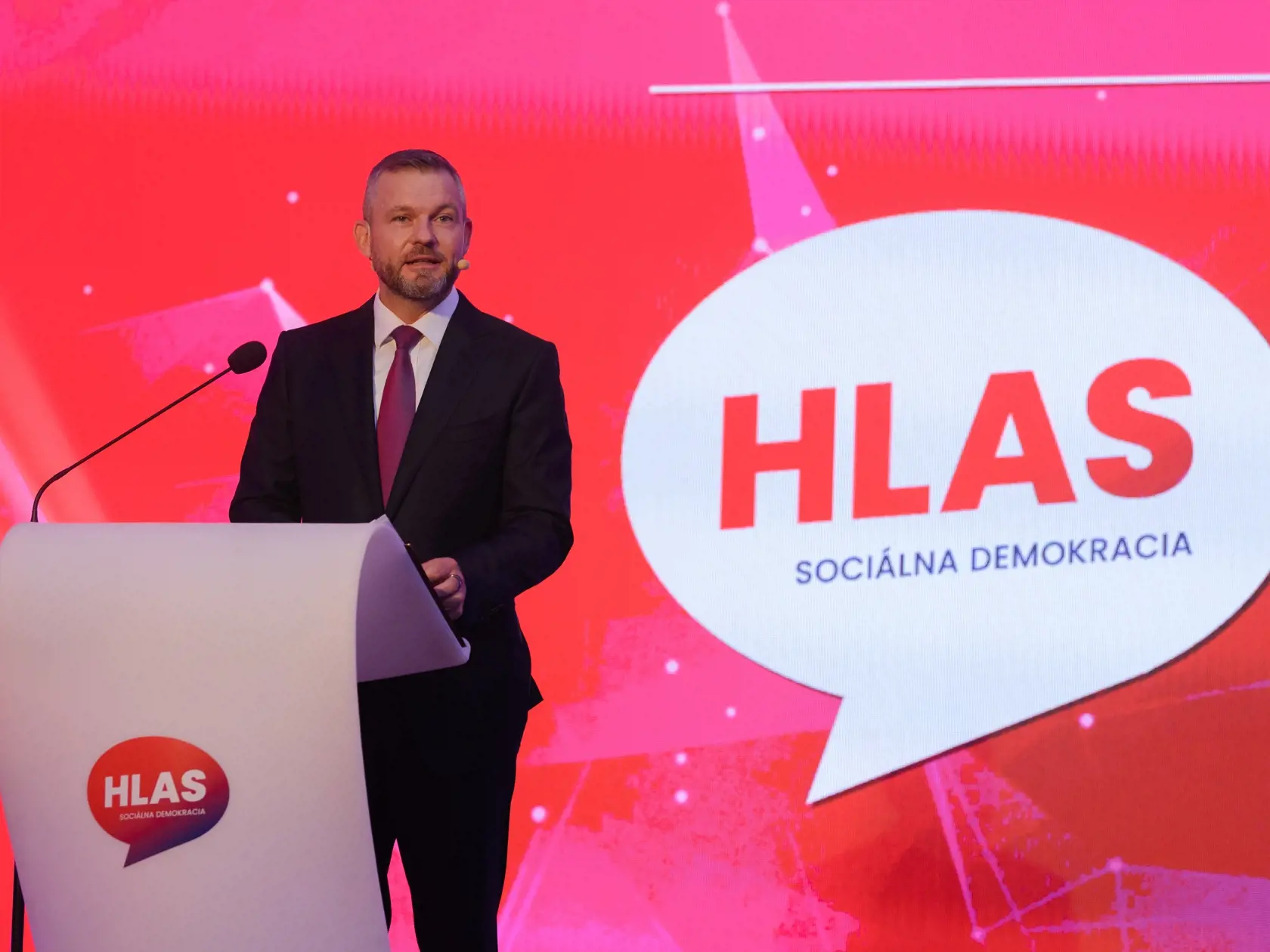 Strana Hlas-SD ostro kritizuje rozhodnutie prezidentky Čaputovej.