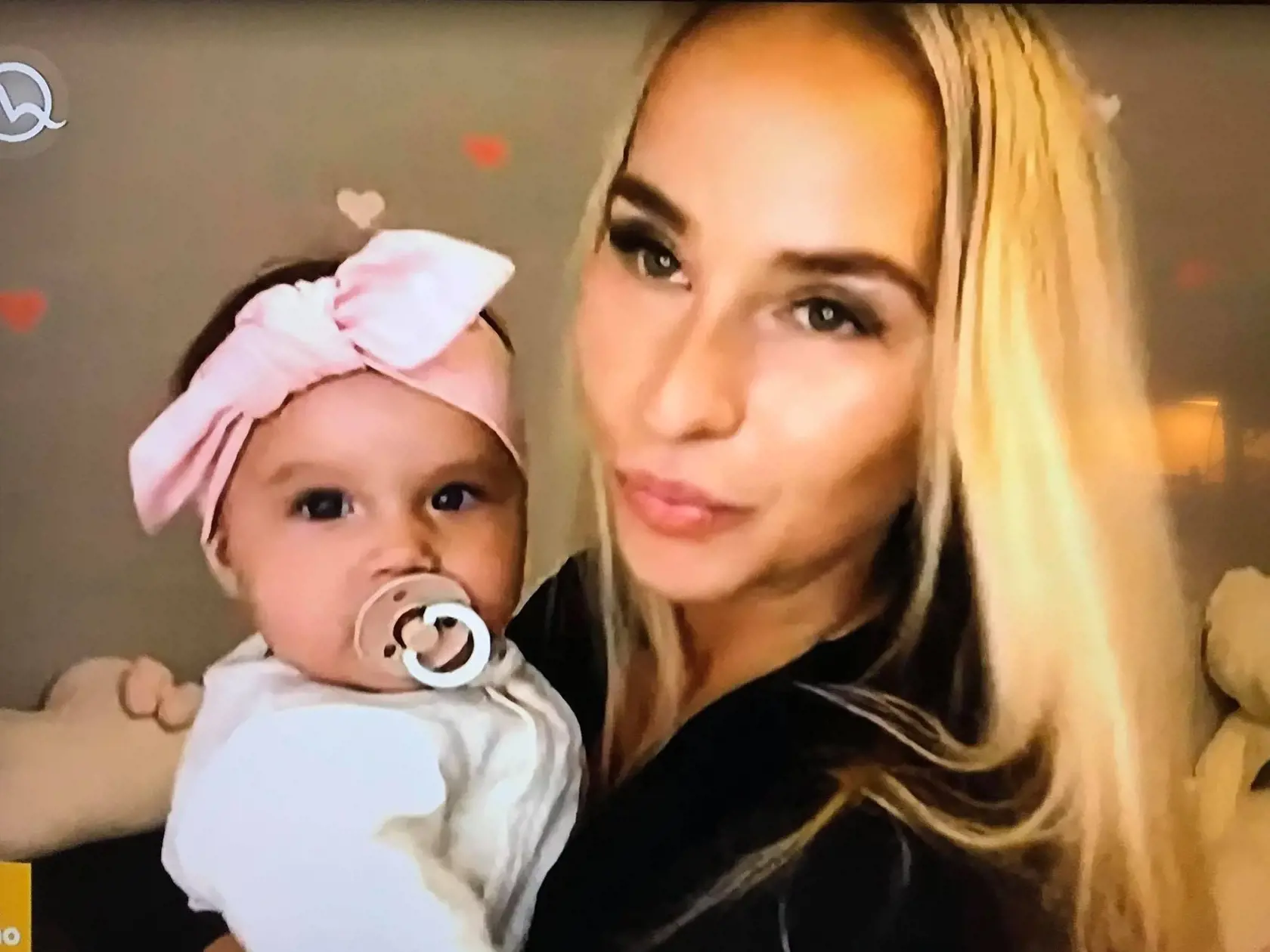 Január 2021: Lucia Mokráňová prvýkrát ukázala dcérku v plnej paráde a rovno v živom vysielaní Telerána.