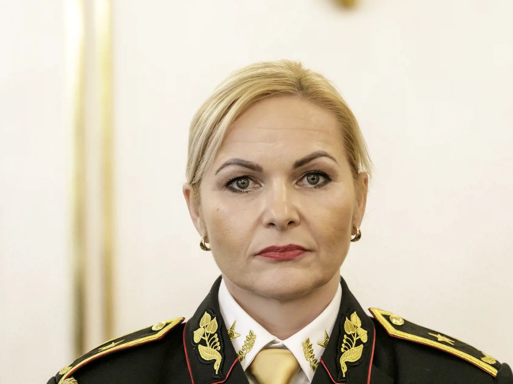 Podľa exkluzívnych zistení denníka Plus JEDEN DEŇ bude novou policajnou prezidentkou Jana Maškarová, ktorá už v minulosti pracovala ako policajná viceprezidentka. Počas vlád Igora Matoviča a Eduarda Hegera sa jej meno spomínalo vo viacerých kauzách a dokonca bola vypovedať na NAKA v kauze Očistec. Do úradu by mala nastúpiť už budúci pondelok.