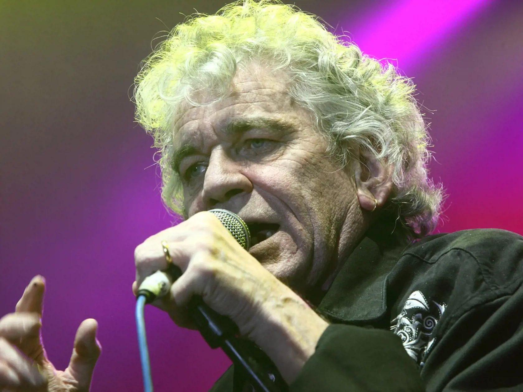 Bývalý spevák skupiny Nazaret a škótska hard-rocková legenda Dan McCafferty zomrel v utorok vo veku 76 rokov. Na stránke tejto hudobnej skupiny na sociálnej sieti Facebook mu vyjadril úctu basgitarista Pete Agnew.