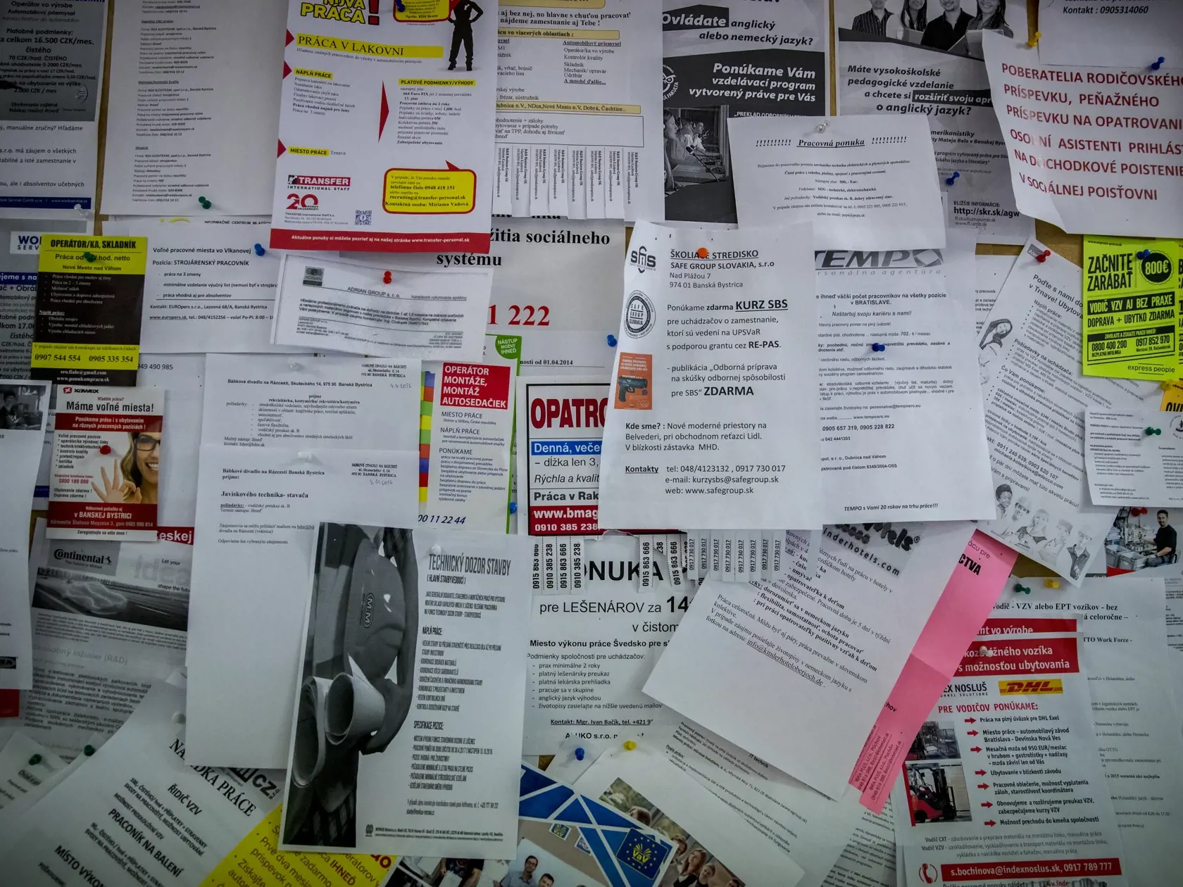 Predpokladá sa, že z dôvodu zjemnenia podmienok nároku pre osoby v pracovnom pomere na dobu neurčitú vznikne nárok na dávku v nezamestnanosti 3856 osobám.