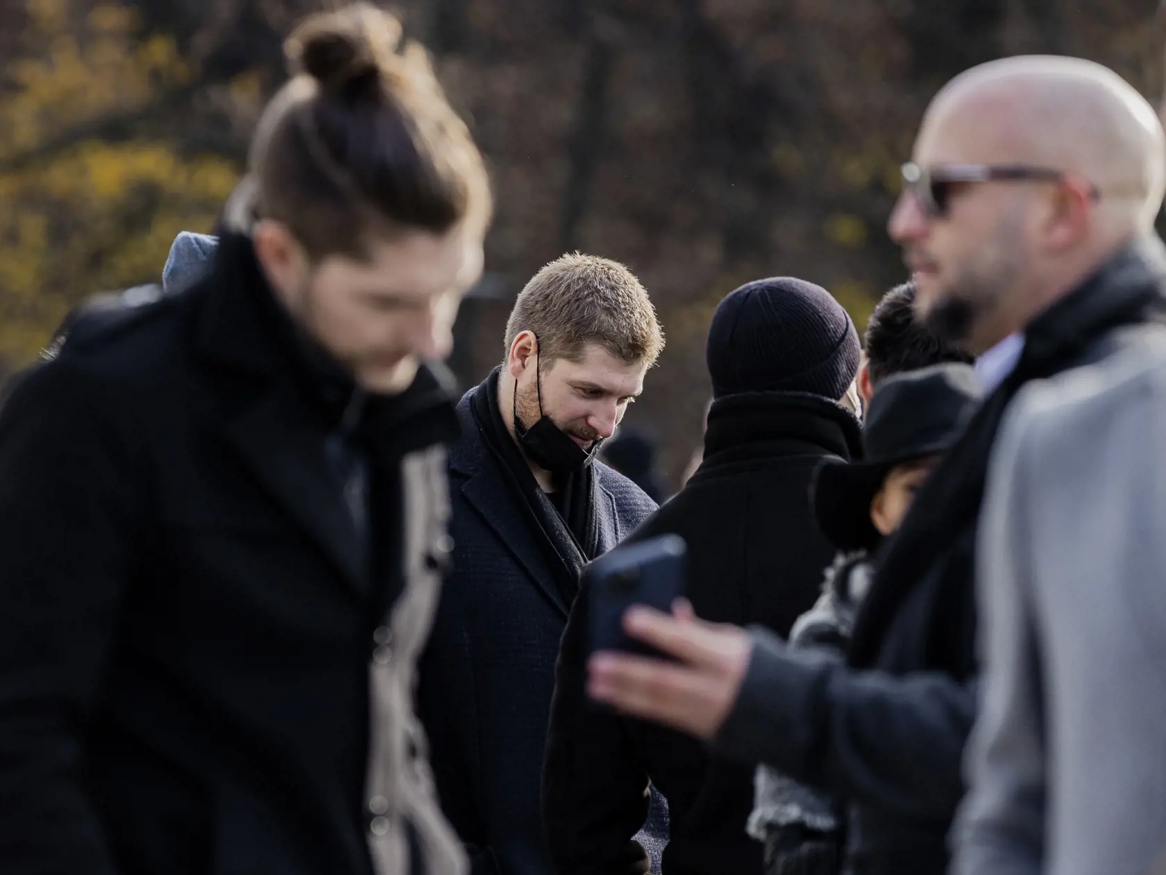 Smútoční hostia prichádzajú na poslednú rozlúčku s tragicky zosnulým Dušanom Pašekom mladším.  Na snímke Michal Sersen.