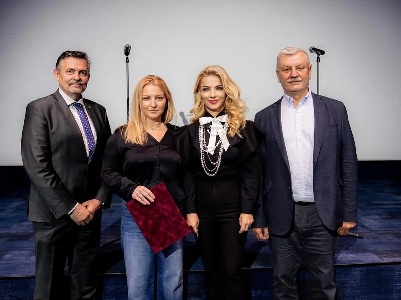 Fotka Martiny Šimkovičovej, ktorú zverejnilo ministerstvo kultúry. Foto upravená cez FaceApp.