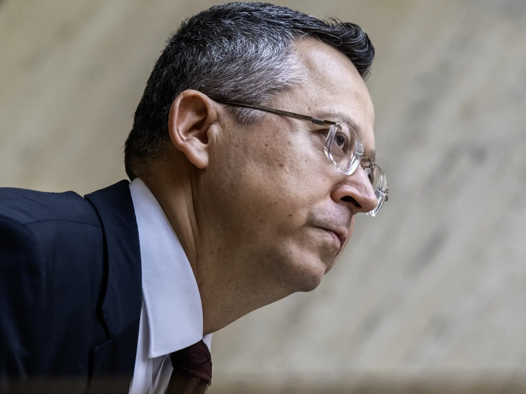 Na snímke minister financií SR Ladislav Kamenický (Smer-SD) prichádza na mimoriadnu 84. schôdzu vlády SR 31. marca 2025 v Bratislave.