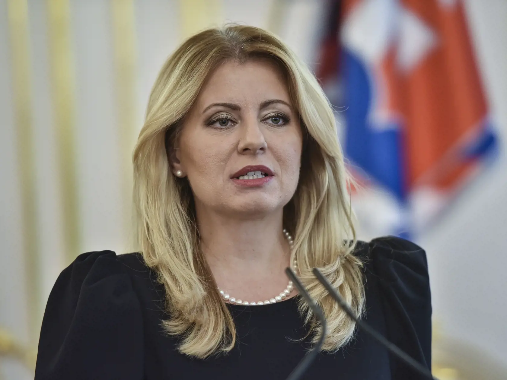 Na snímke prezidentka SR Zuzana Čaputová počas vyhlásenia po stretnutí s ministerkou vnútra Denisou Sakovou (SMER-SD), prezidentom Policajného zboru SR Milanom Lučanským a 1. námestníčkou generálneho prokurátora SR Vierou Kováčikovou, 18. októbra 2019 v Bratislave. FOTO TASR - Pavol Zachar