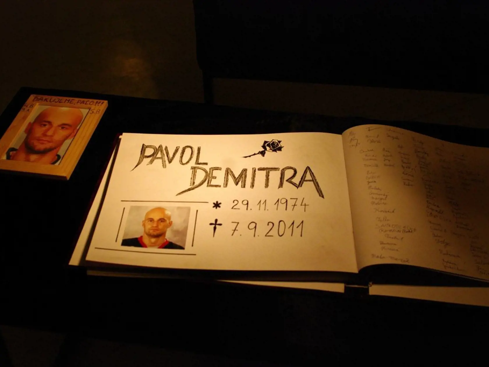 Slováci nikdy nezabudnú ani na smrť hokejovej ikony Pavla Demitru, ktorý tragicky zahynul 7. septembra 2011 pri leteckom nešťastí pri Jaroslavli.