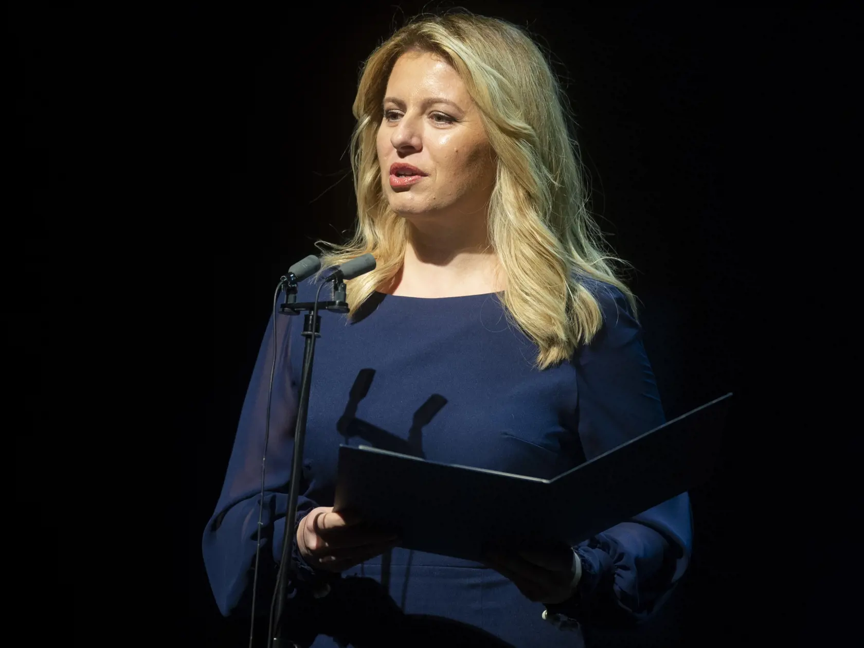 Na snímke prezidentka SR Zuzana Čaputová počas slávnostného odovzdávania ocenení Biela vrana 17. novembra 2019 v Bratislave v rámci osláv 30. výročia Nežnej revolúcie. FOTO TASR – Jakub Kotian