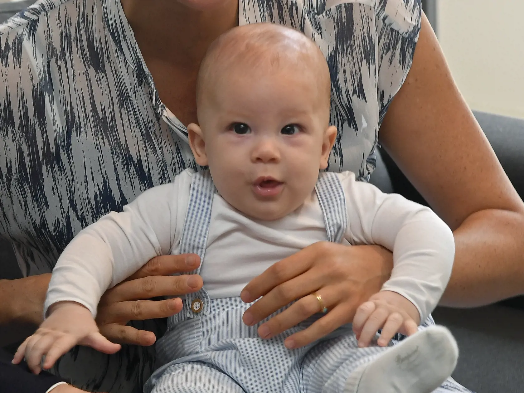 Archie male kedysi ryšavé vlásky. Dnes je všetko inak a čoraz viac sa začína podobať na mamu Meghan Markle.