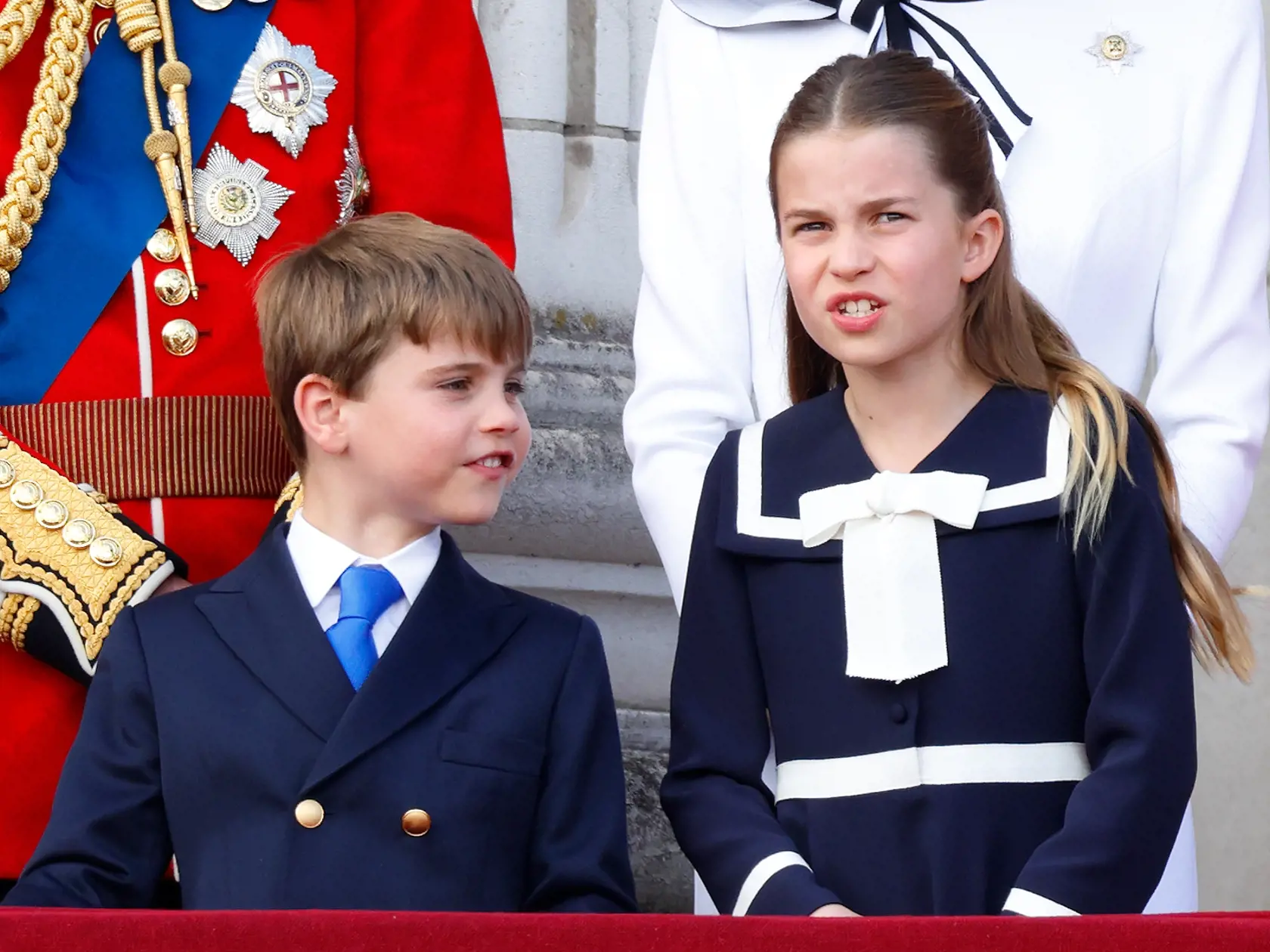 Charlotte dávala na mladšieho brata pozor.