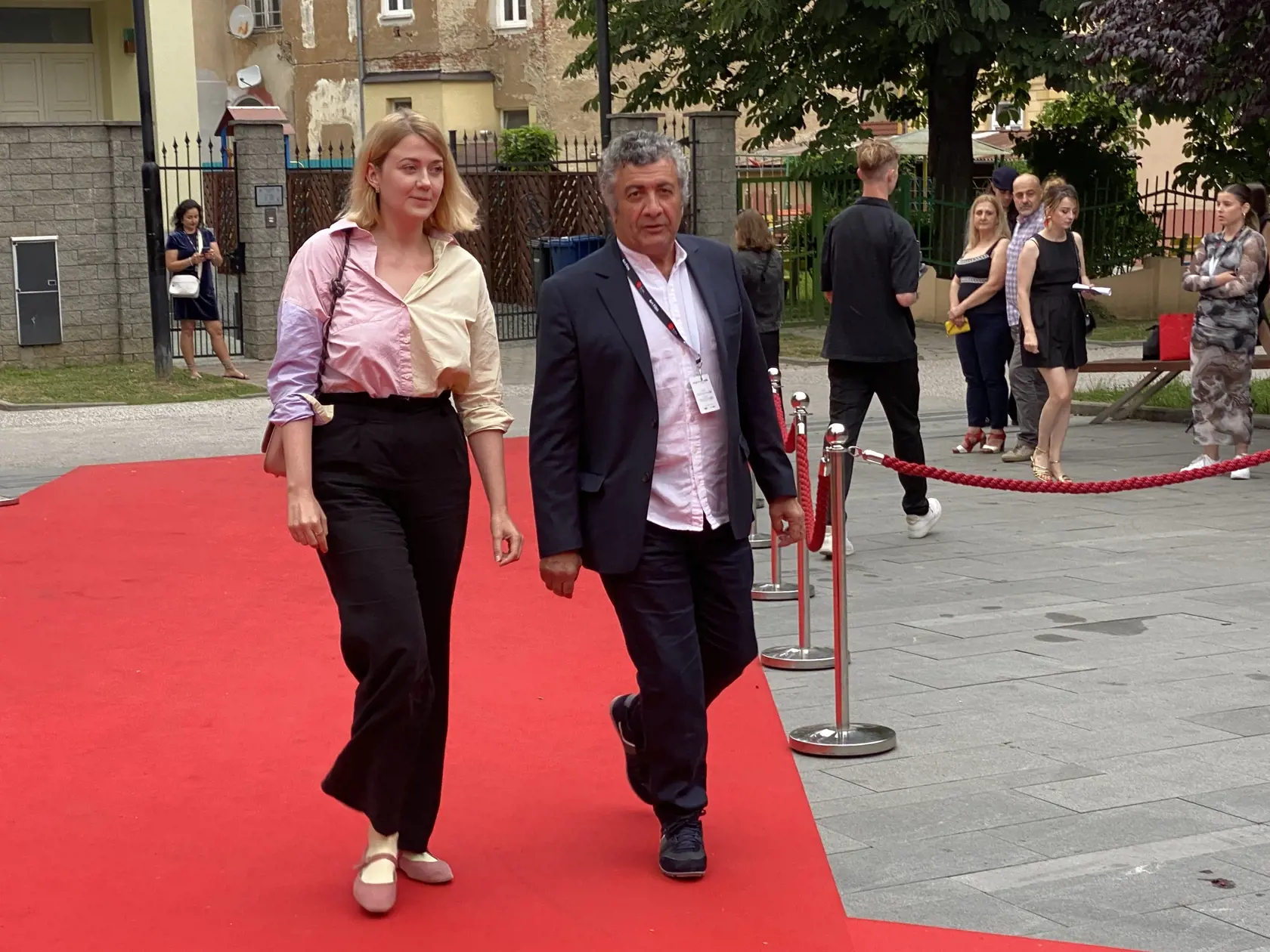 Kurdsko-švajčiarsky režisér a scenárista Mano Khalil. Príchod hostí na záverečný ceremoniál 30. ročníka medzinárodného festivalu Art Film Košice, na ktorom odovzdali ceny držiteľom honorárnych ocenení - Sergejovi Loznicovi, Antónii Liškovej a Marošovi Kramárovi a vyhlásili víťazov jednotlivých súťaží.