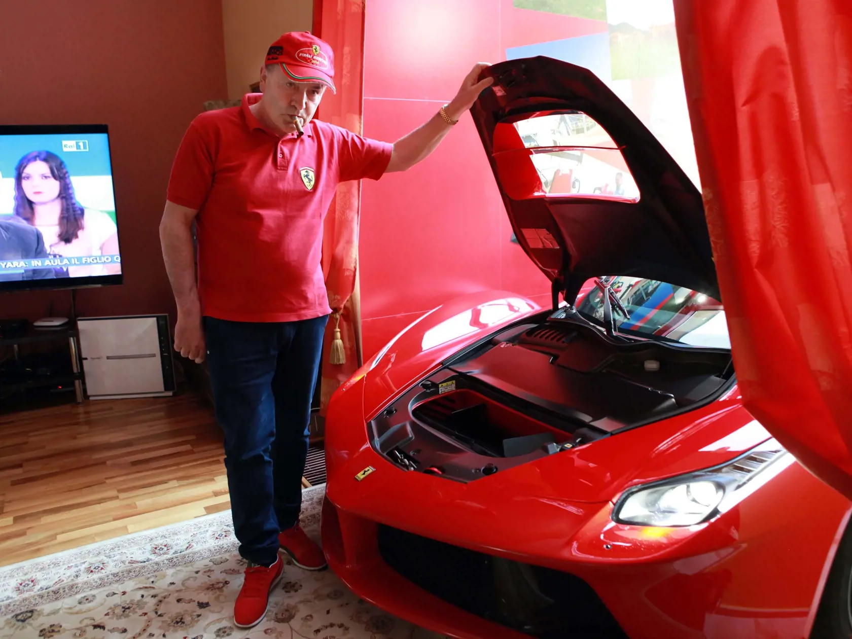 Milovník ferrari: Diego Roda sa preslávil svojou vášňou k luxusným a drahým autám.