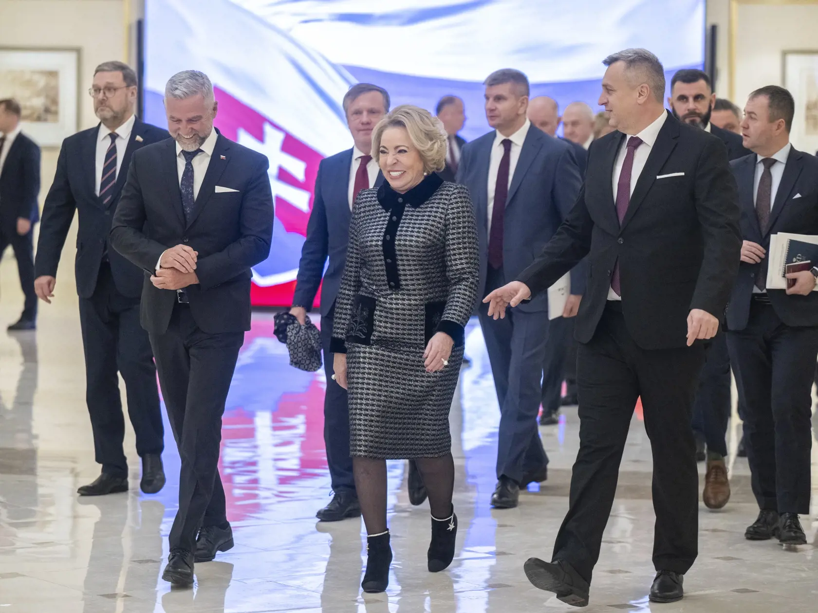 Na snímke uprostred predsedníčka ruskej Rady federácie Valentina Ivanovna Matvijenková, vpravo podpredseda NR SR Andrej Danko (SNS) a vľavo podpredseda NR SR Tibor Gašpar (Smer-SD) počas prijatia na oficiálnej návšteve Ruskej federácie 14. januára 2025 v Moskve.