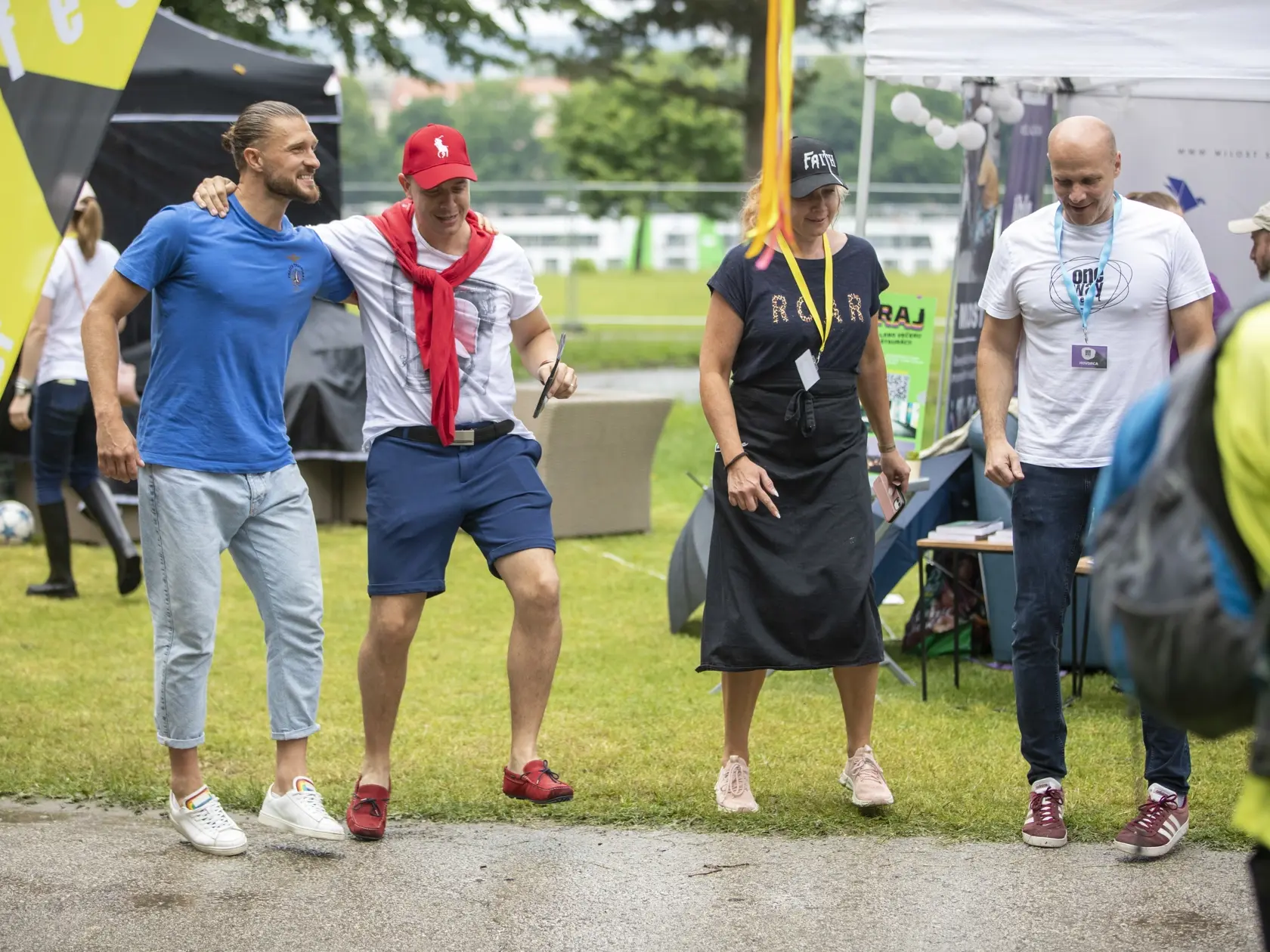 One Way Fest spoločenstva milosť. Zúčastnil sa ho aj futbalista Erik Čikoš, ktorý si na kresťanské pesničky aj zatancoval.