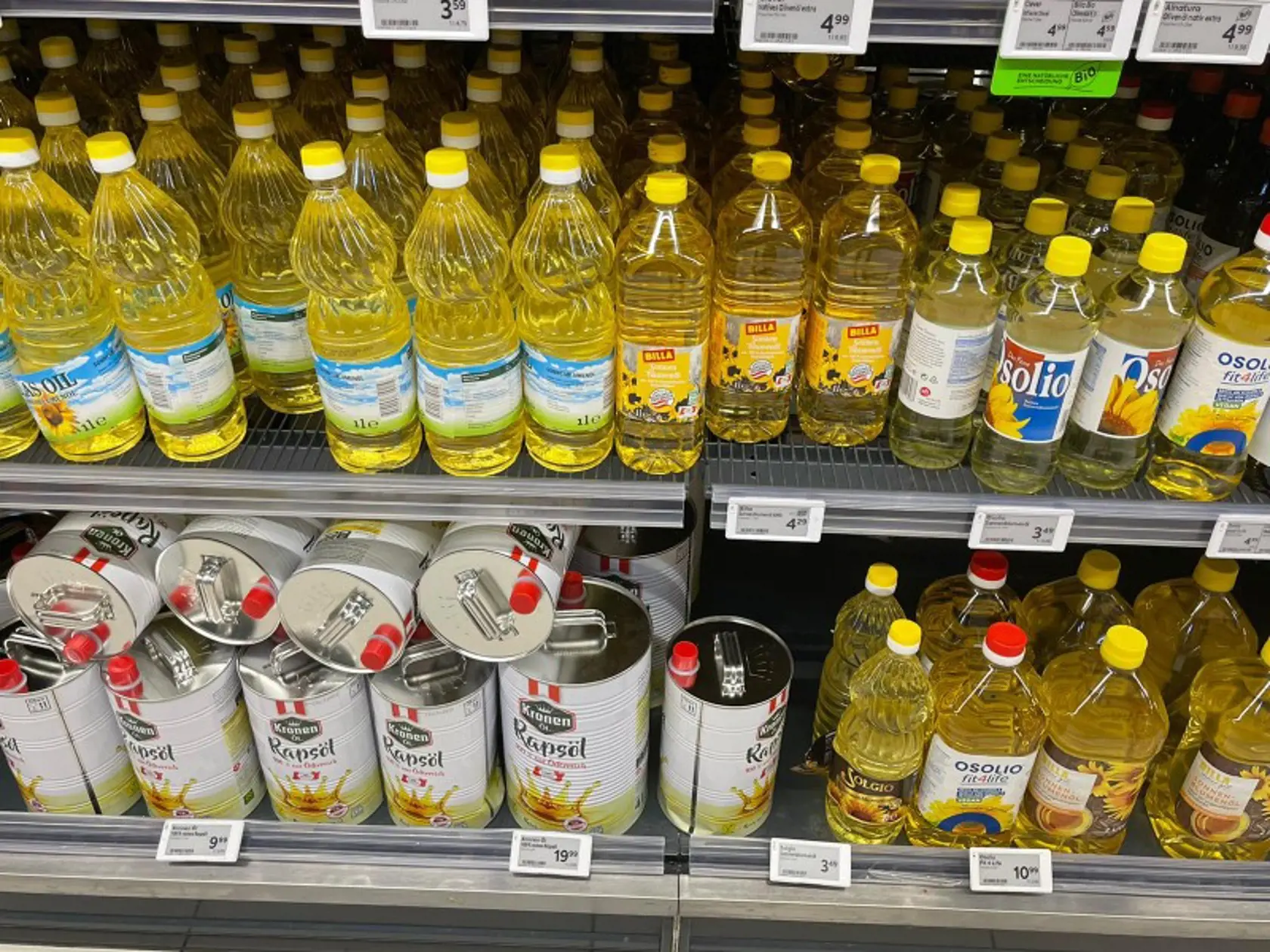 Na snímke sú ceny potravín v predajni Lidl v Rakúsku.