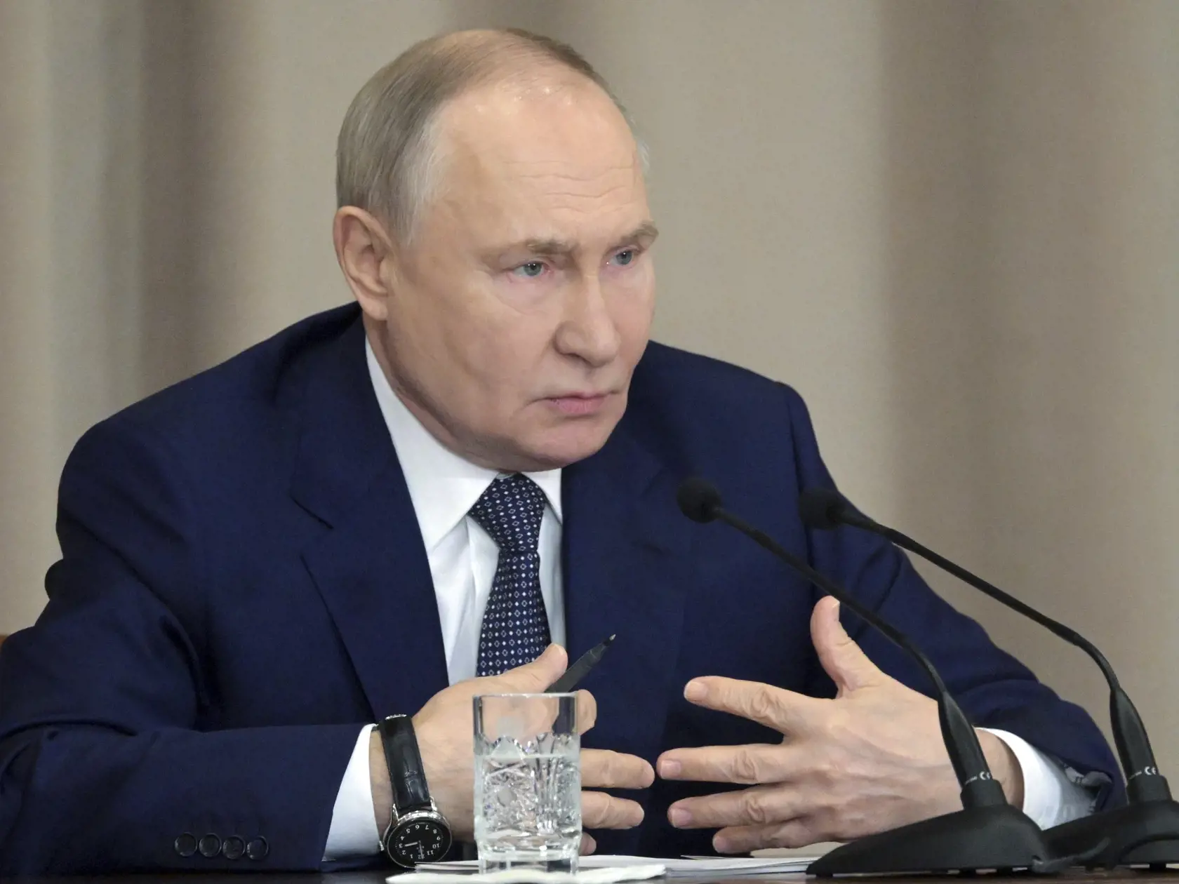 Ruský prezident Vladimir Putin počas výročného stretnutia sudcov na Najvyššom súde v Moskve 20. februára 2025.