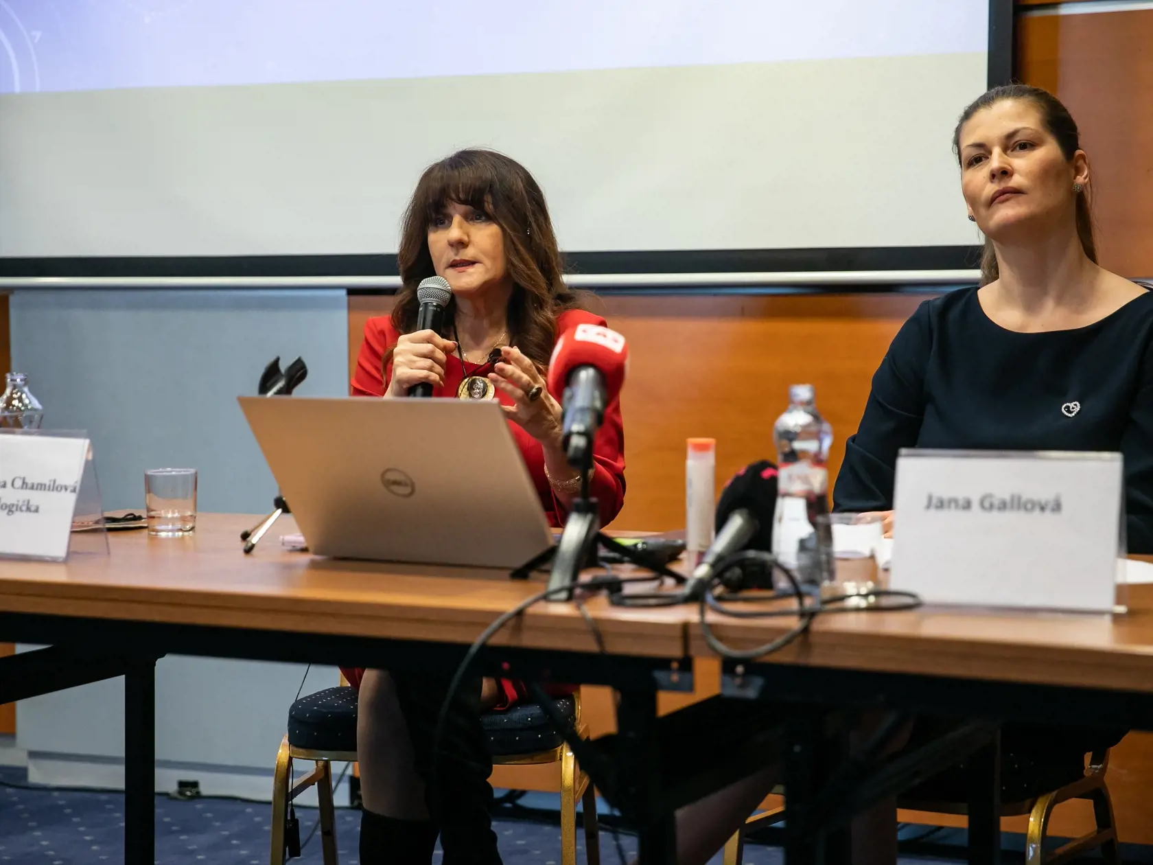 Detská neurologička Jana Chamilová (vľavo) sa teší, že na Slovensko konečne prišiel liek na epilepsiu, ktorý je v iných európskych krajinách dostupný už dlho. Konečne budú mať aj slovenskí detskí pacienti väčšiu voľnosť.