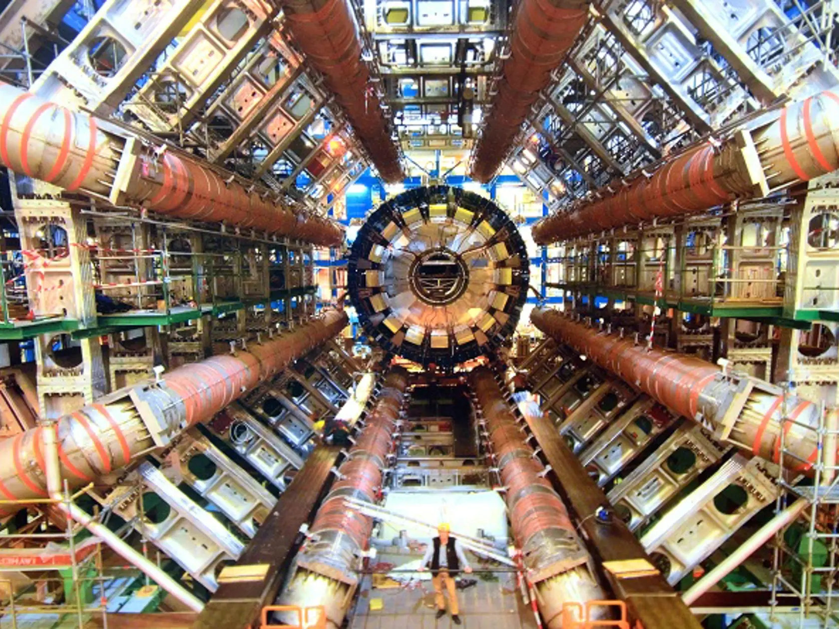 Tím Martina Venharta chce preskúmať, prečo sú atómové jadrá deformované. Ide o nákladný výskum, pri ktorom časť experimentov musia urobiť v CERN-e. Aj preto potrebujú získať finančné prostriedky z európskych ERC grantov.