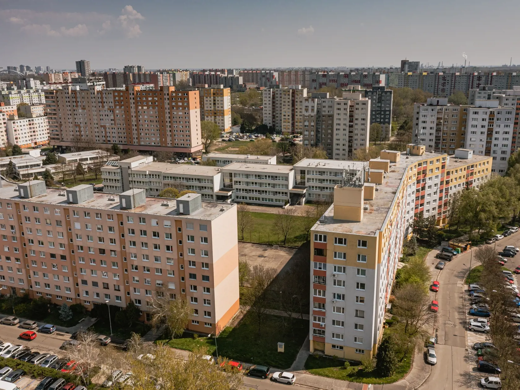 Dvojizbové byty sa vlani predávali ako teplé rožky.