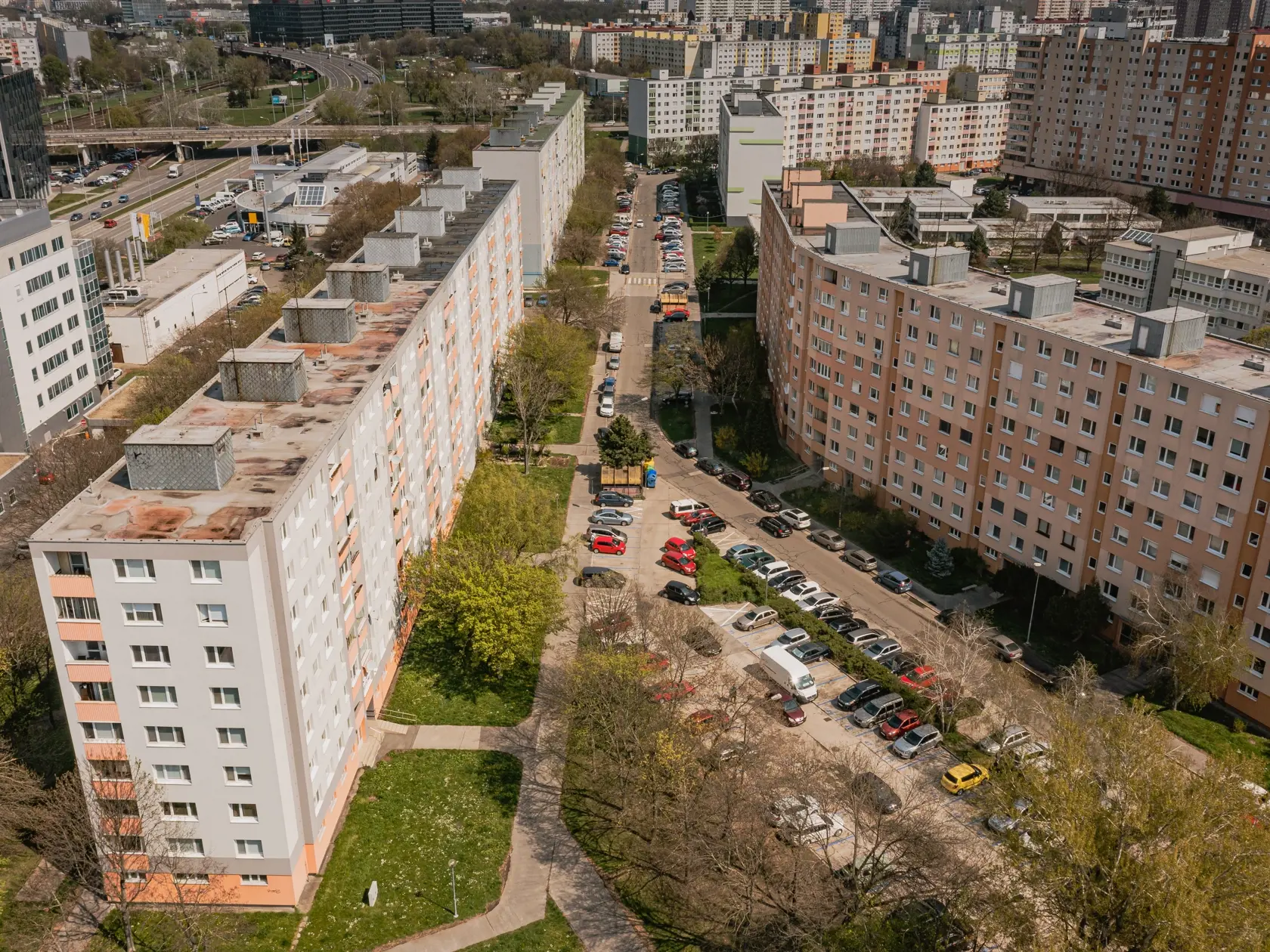 Dvojizbové byty sa vlani predávali ako teplé rožky.