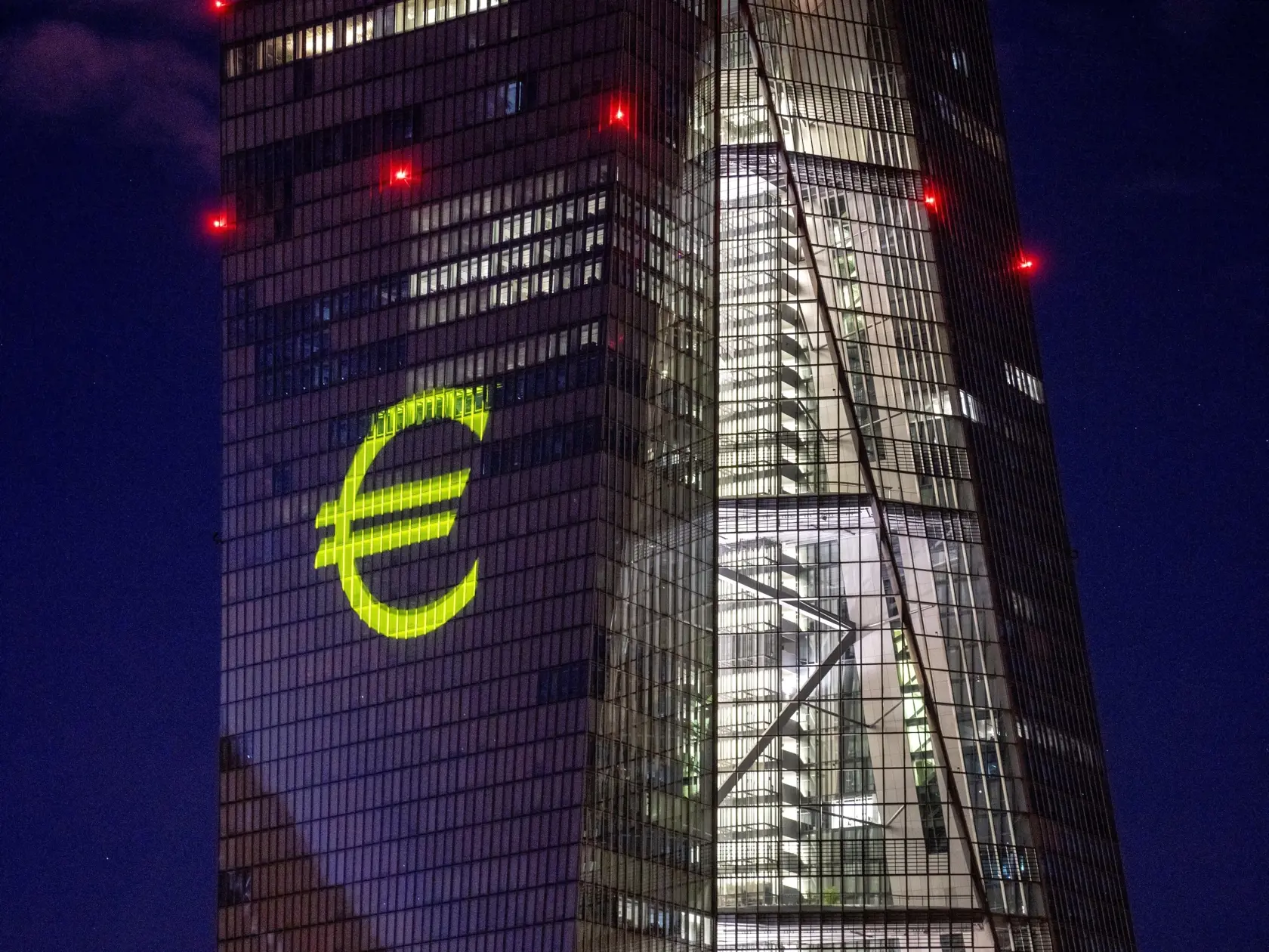 Európska centrálna banka skôr či neskôr pristúpi k zvýšeniu úrokovej sadzby.