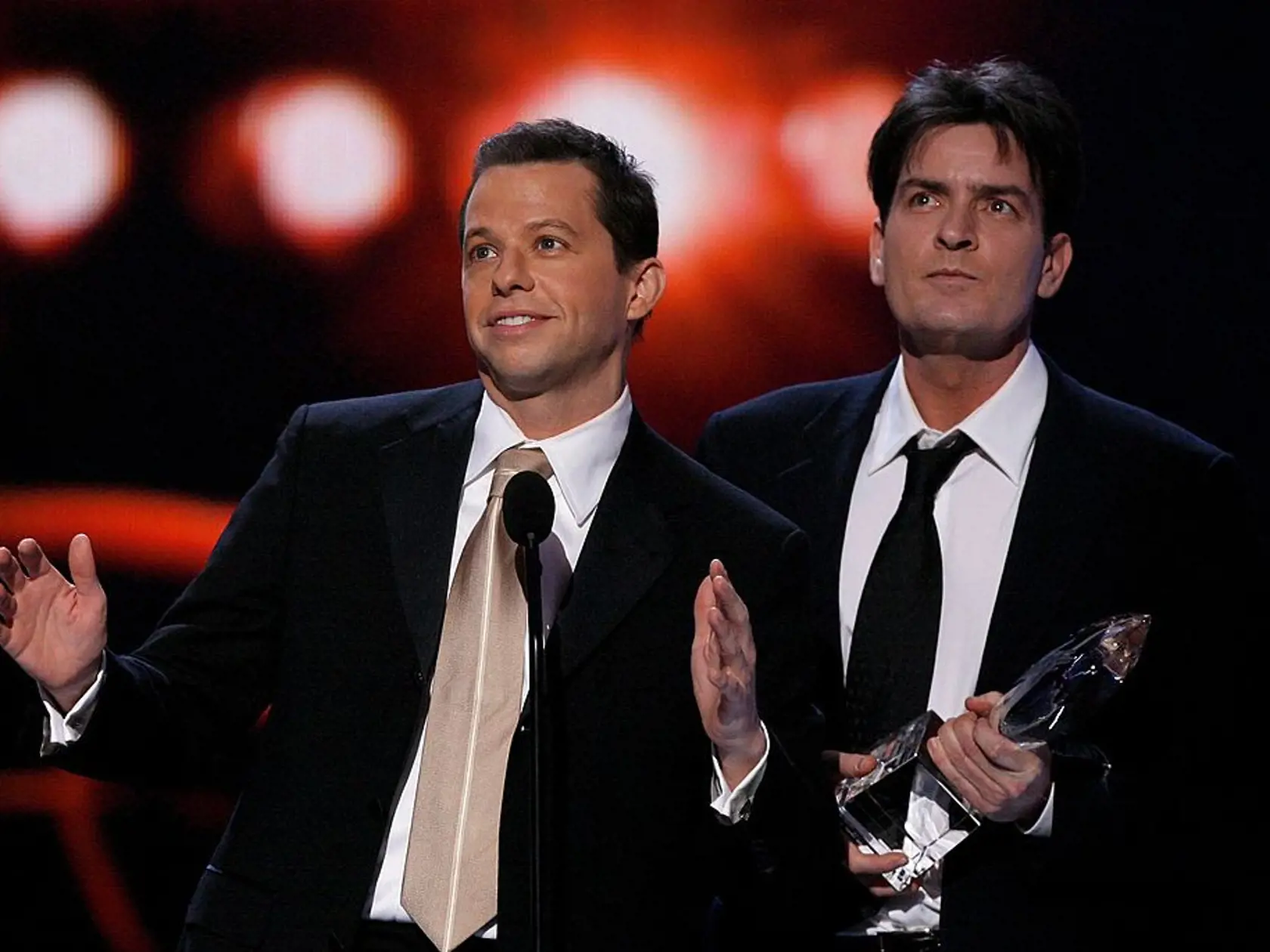 LOS ANGELES, CA - JANUARY 09:  Actors John Cryer and Charlie Sheen accept the award for "Favorite TV Comedy" onstage during the 33rd Annual People's Choice Awards held at the Shrine Auditorium on January 9, 2007 in Los Angeles, California.  (Photo by Kevin Winter/Getty Images)