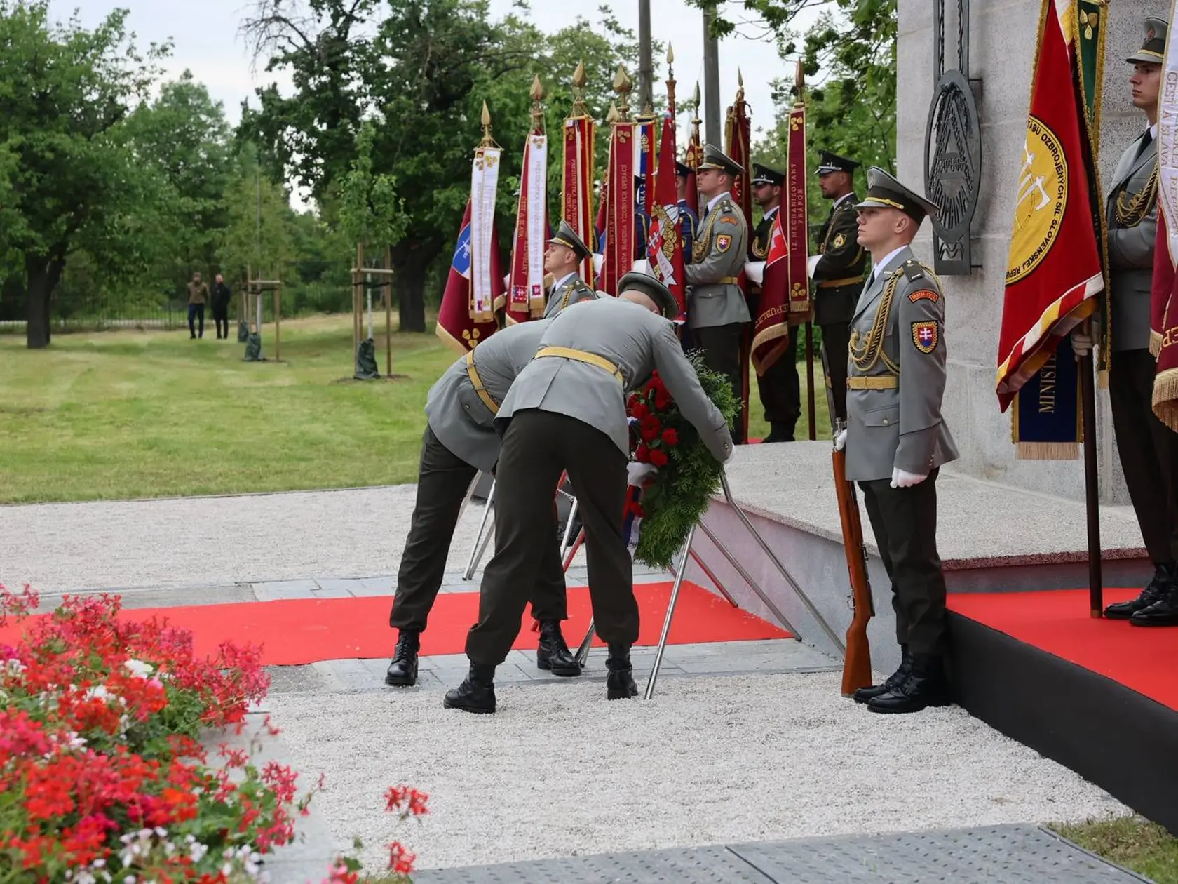 V Piešťanoch sú už prítomné všetky politické špičky.