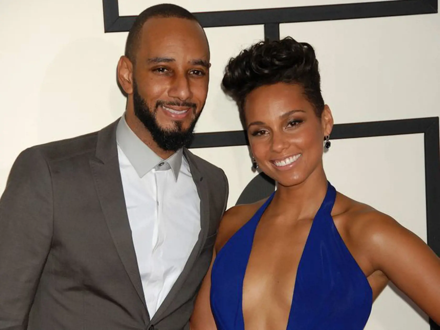 Alicia Keys a Swizz Beatz
Aj títo dvaja majú za sebou búrlivé začiatky. Spočiatku sa vraj nemuseli, ale ako sa spoznávali, boli si stále bližší. Keď začali spolupracovať, ich vzťah prerástol do lásky, hoci Swizz Beatz bol ženatý so speváčkou Mashondou. Aliciu Keys si vzal v roku 2010 uprostred nepekného rozvodu, ale oplatilo sa. Sú spolu a majú dve deti.