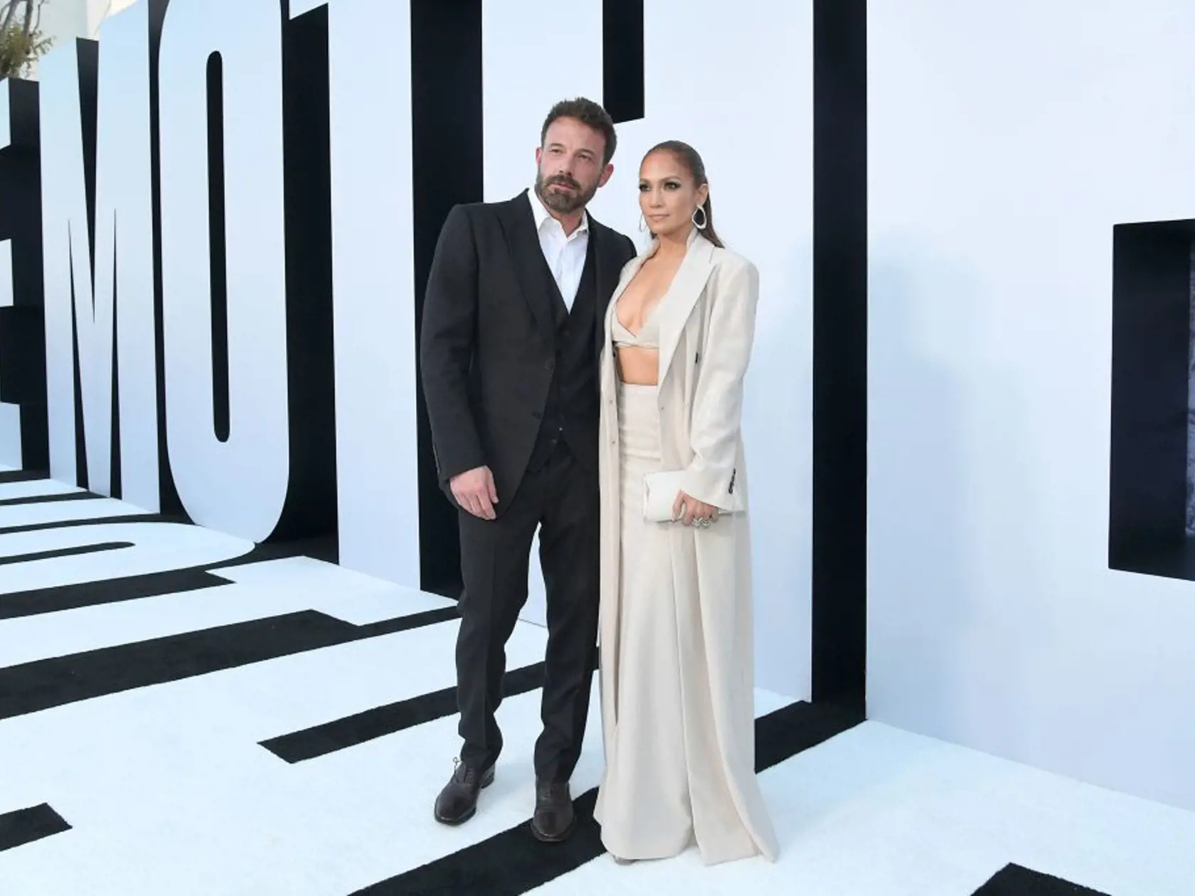 JLo na premiére jej filmu Matka. S Benom mali náročnú chvíľu, ale podarilo sa im to urovnať a potom sa už len usmievali.