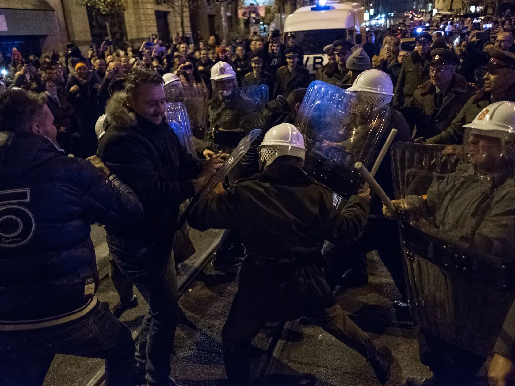 Oslavy 17. Novembra po 30. Rokoch v uliciach Bratislavy. Na snímke je ukážka zásahu verejnej bezpečnosti proti demonštrantom.