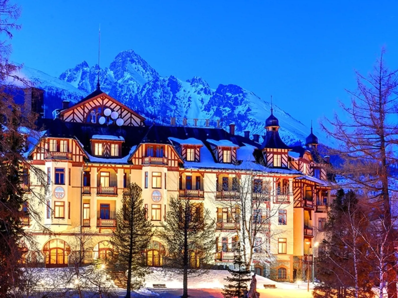 Historický hotel v centre Vysokých Tatier v Starom Smokovci si obľúbili mnohé známe osobnosti.
