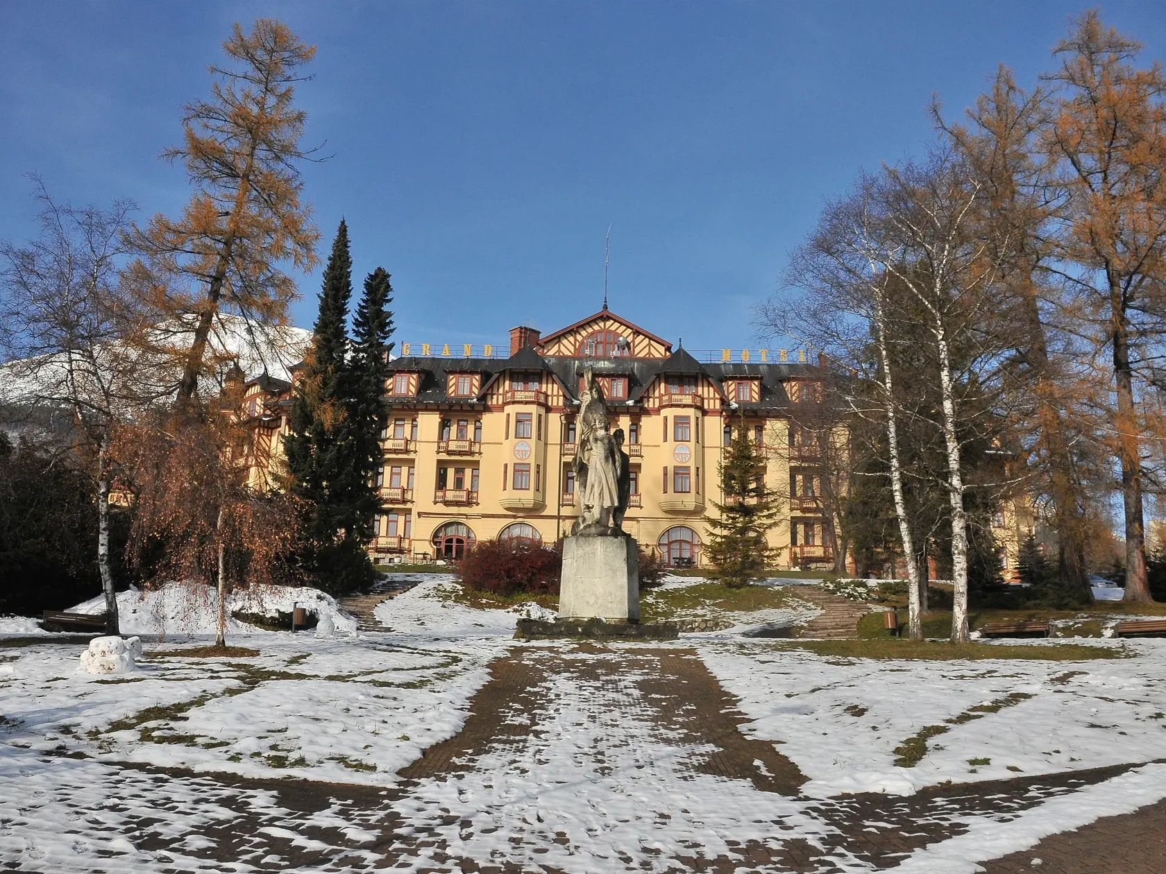 Čo nevidieť, sa návštevníkom Vysokých Tatier naskytne takýto zimný pohľad.