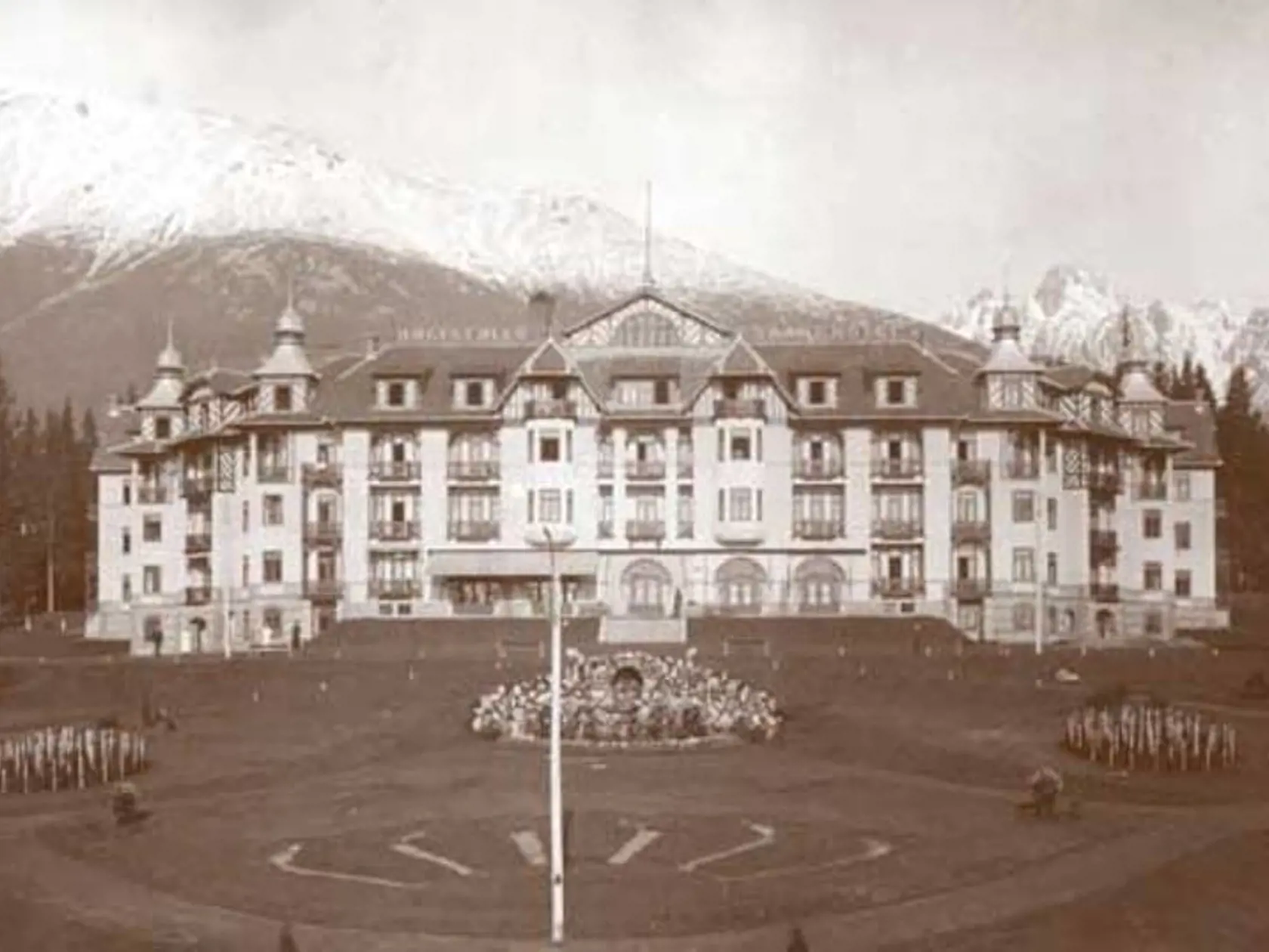 Takto vyzeral hotel krátko po dokončení v roku 1904.