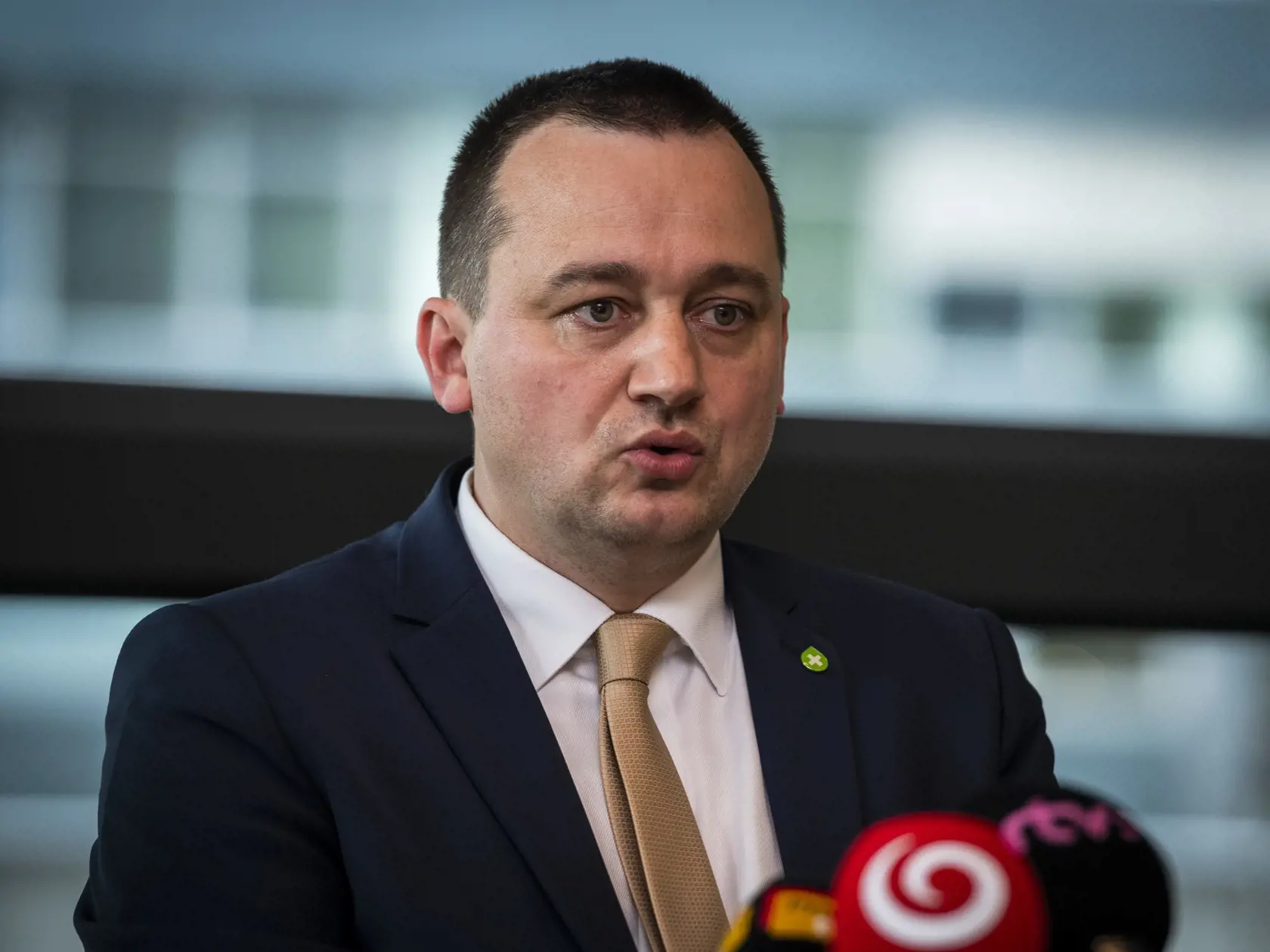 Na snímke generálny riaditeľ ZP Dôvera Martin Kultan počas tlačovej konferencie investičnej skupiny Penta a zdravotnej poisťovne Dôvera k šikanóznemu postupu voči zdravotnej poisťovni a jej predstaviteľom v Bratislave 9. mája 2022. FOTO TASR - Jaroslav Novák