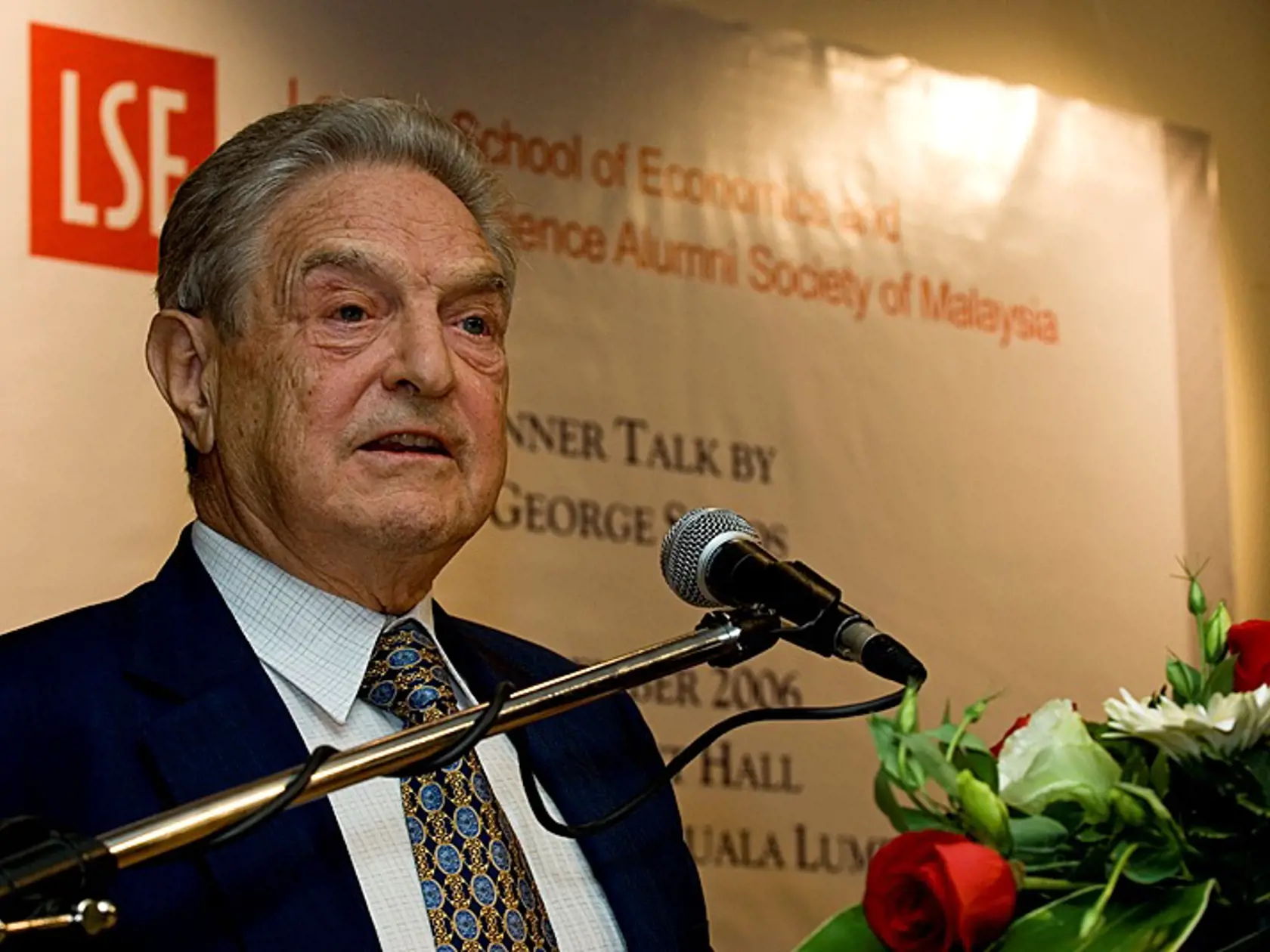 Miliardár Soros je finančný špekulant.