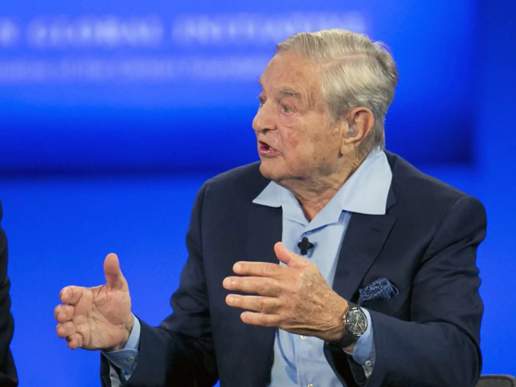 George Soros podporuje migráciu, tvrdí maďarský premiér.