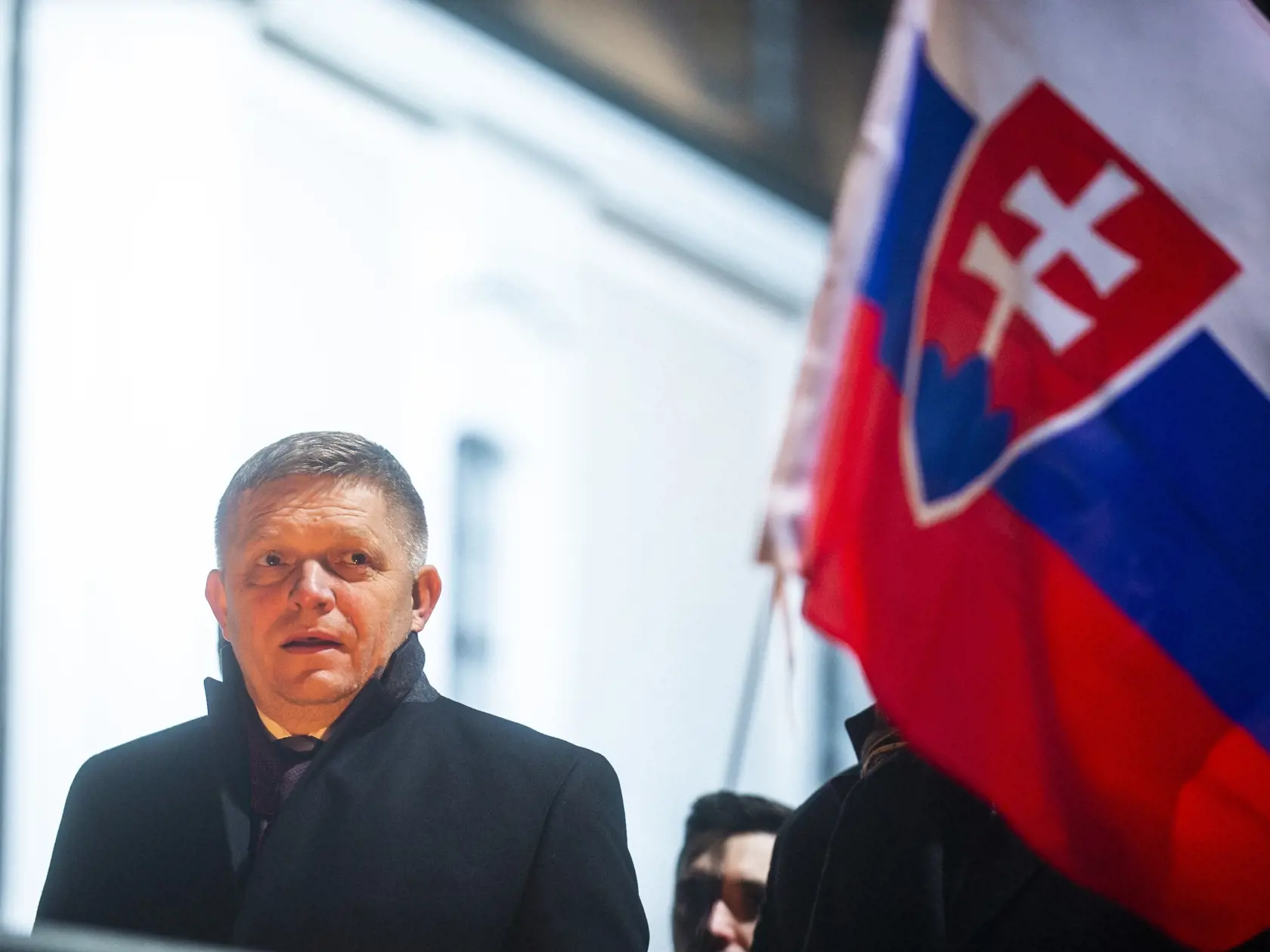 Na snímke predseda strany Smer-SD Robert Fico počas protestného zhromaždenia opozičných politických strán pred Prezidentským palácom 26. januára 2022 v Bratislave. FOTO TASR - Jakub Kotian