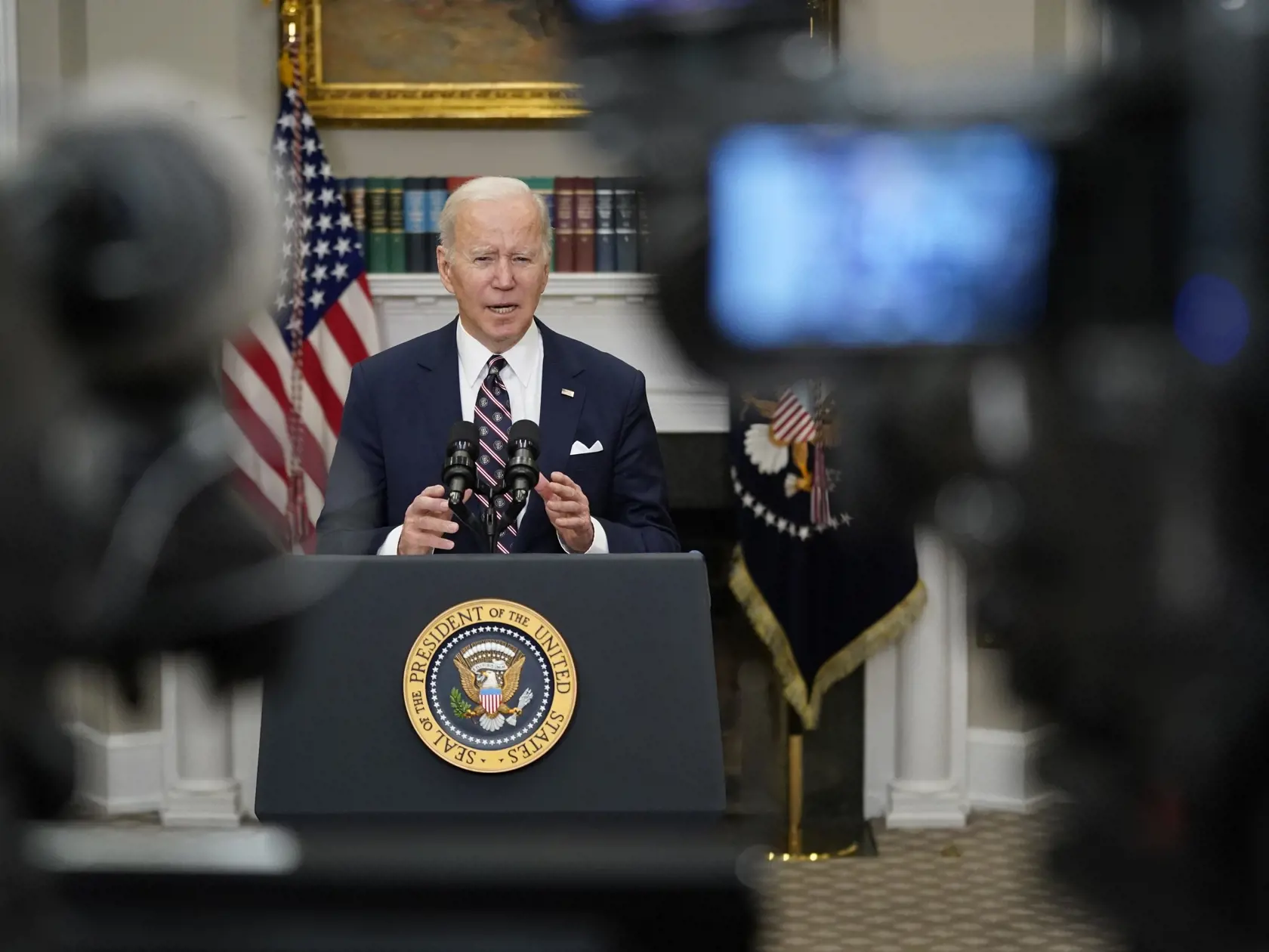 PK 15 Washington - Americký prezident Joe Biden rozpráva počas brífingu o protiteroristickej operácii amerických špeciálnych síl, pri ktorej zahynul vodca militantnej organizácie Islamský štát (IS) abú Ibráhím Hášimí Kurajší vo Washingtone vo štvrtok 3. februára 2022. FOTO TASR/AP

President Joe Biden speaks about a counterterrorism raid carried out by U.S. special forces that killed top Islamic State leader Abu Ibrahim al-Hashimi al-Qurayshi in northwestern Syria, Thursday, Feb. 3, 2022, in the