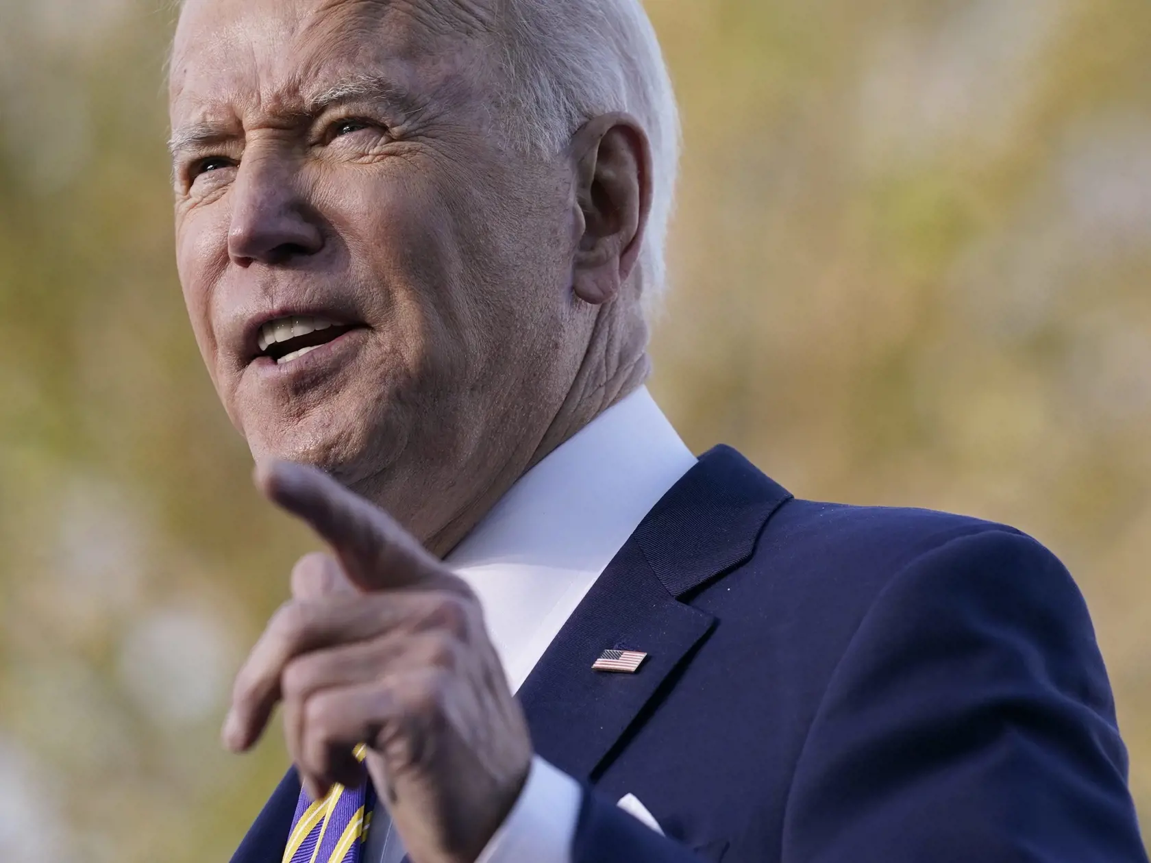 WA 6 Atlanta - Americký prezident Joe Biden gestikuluje počas prejavu v meste Atlanta v štáte Georgia v utorok 11. januára 2022. Biden v utorok v súvislosti so snahou presadiť významnú volebnú reformu v USA vyhlásil, že aby prelomil nesúhlas republikánov, v nevyhnutnom prípade by podporil i zmenu pravidiel v Senáte. FOTO TASR/AP 

President Joe Biden speaks in support of changing the Senate filibuster rules that have stalled voting rights legislation, at Atlanta University Center Consortium, on 
